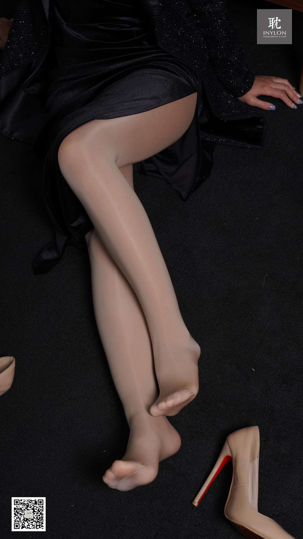 图片[55]-[IESS异思趣向] 普惠集186 – 小鲭 顺滑的旗袍和亮丝马油袜 在线浏览 – 速更版-美库