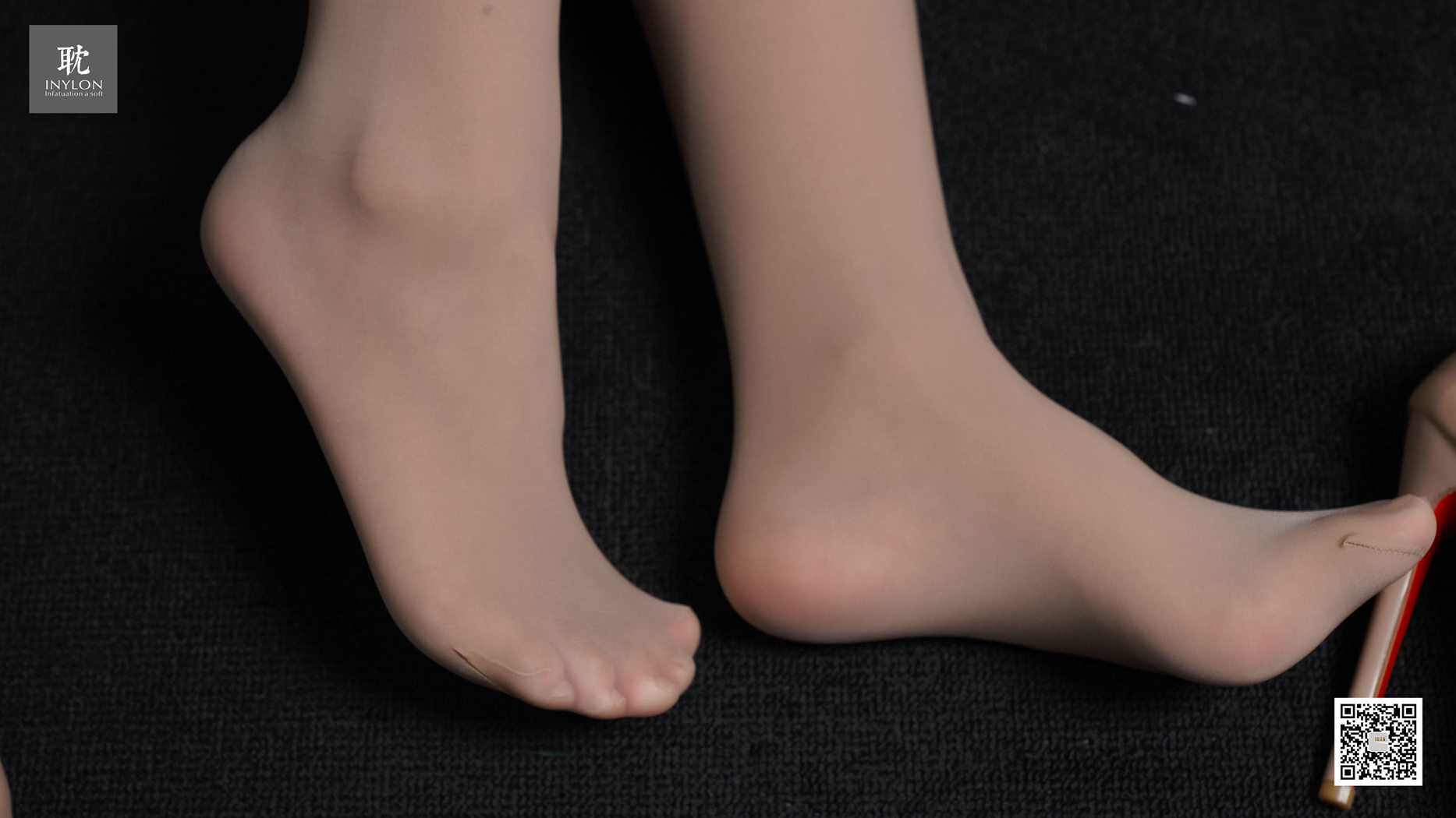 图片[95]-[IESS异思趣向] 普惠集186 – 小鲭 顺滑的旗袍和亮丝马油袜 在线浏览 – 速更版-美库