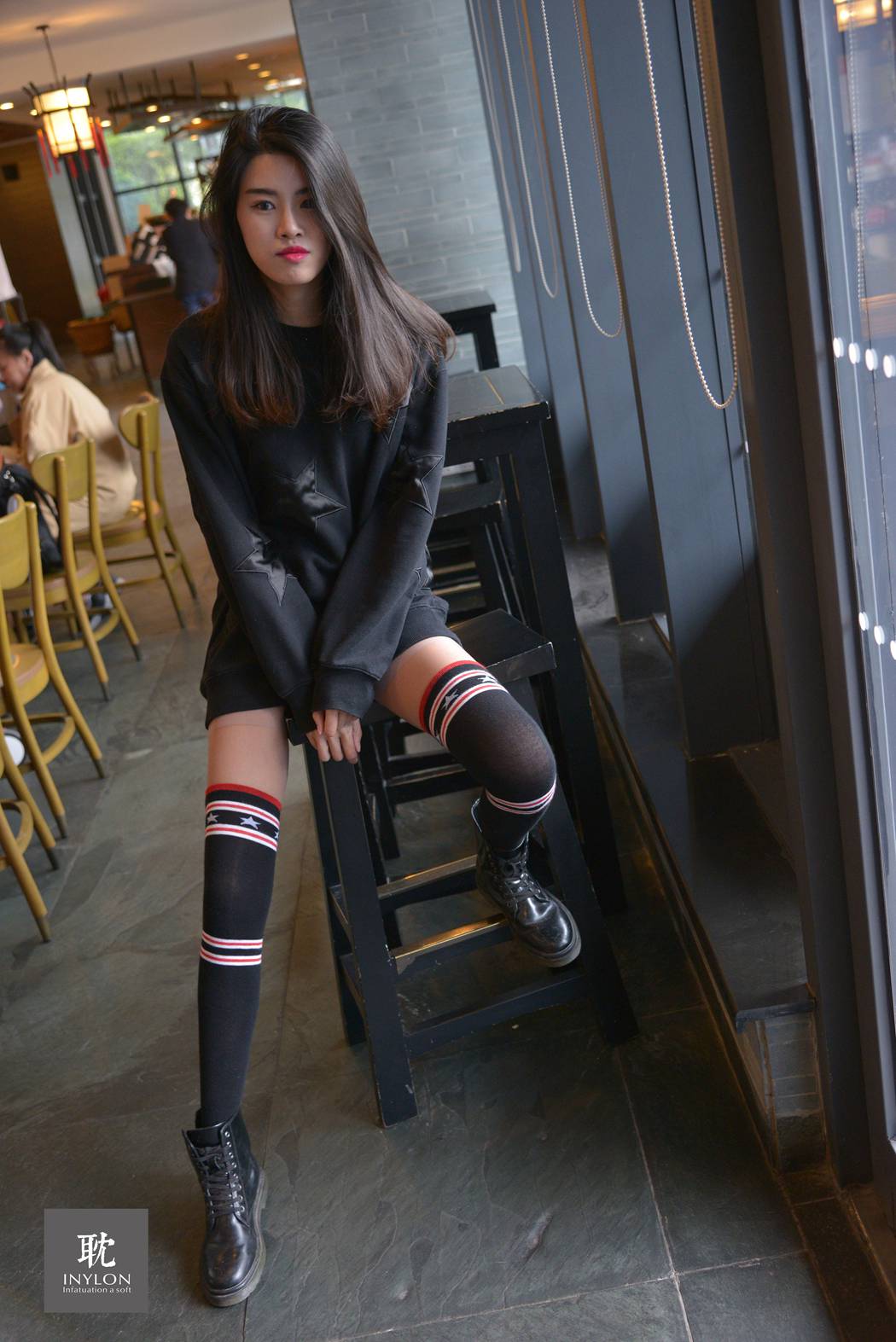 图片[16]-[IESS异思趣向] 普惠集198 – 瘦长的非主流丝腿 在线浏览 – 速更版-美库