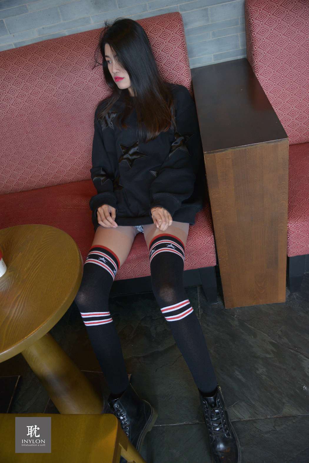 图片[18]-[IESS异思趣向] 普惠集198 – 瘦长的非主流丝腿 在线浏览 – 速更版-美库