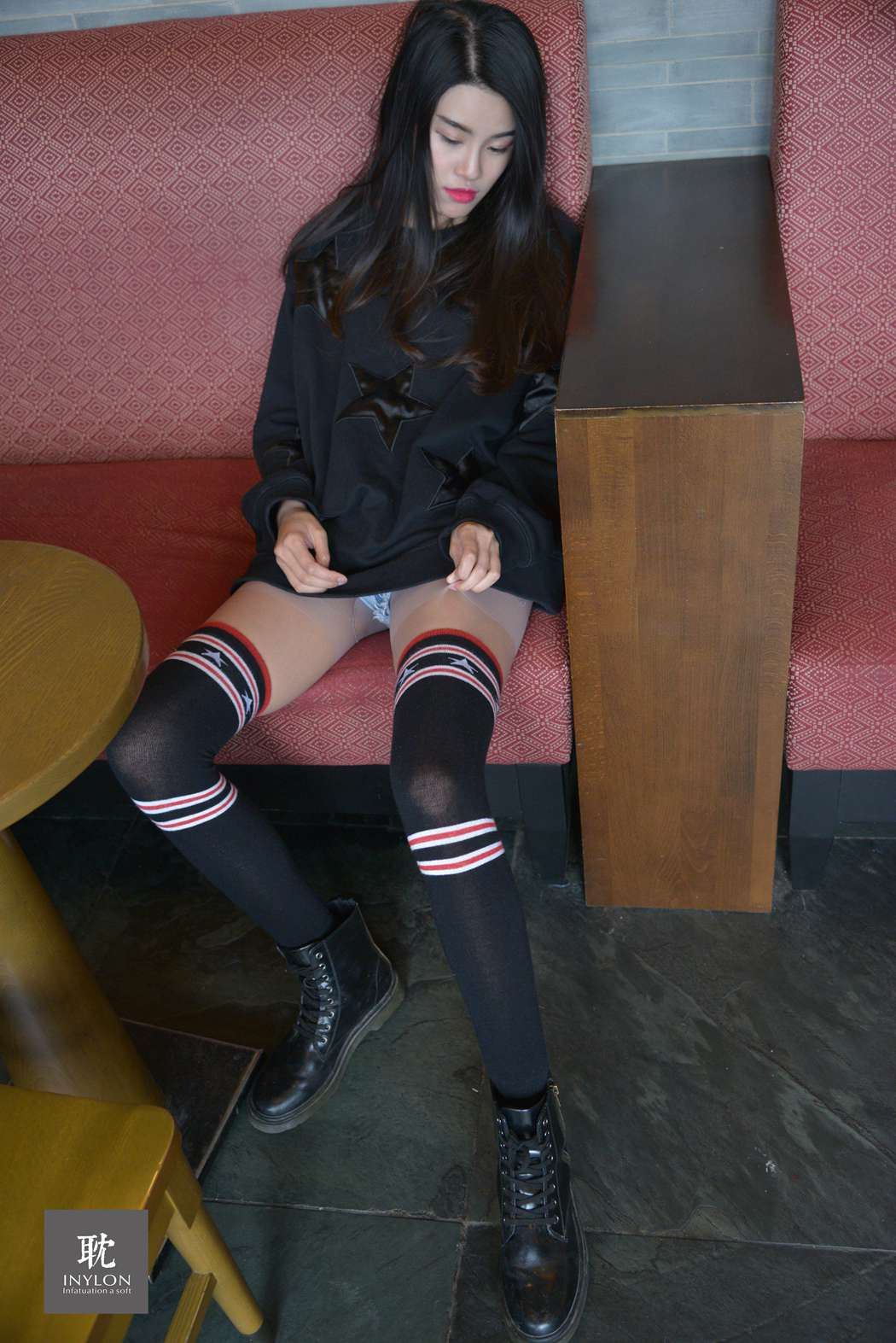 图片[35]-[IESS异思趣向] 普惠集198 – 瘦长的非主流丝腿 在线浏览 – 速更版-美库