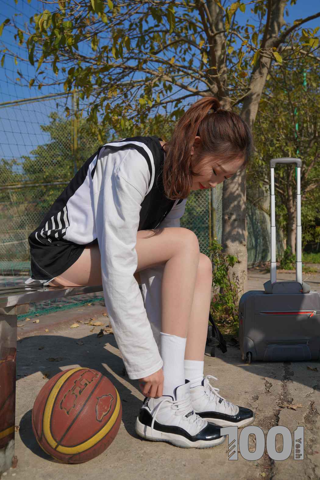 图片[24]-[IESS异思趣向] 一千零一夜 NO.105 草莓《陪女朋友打篮球1》在线浏览 – 速更版-美库