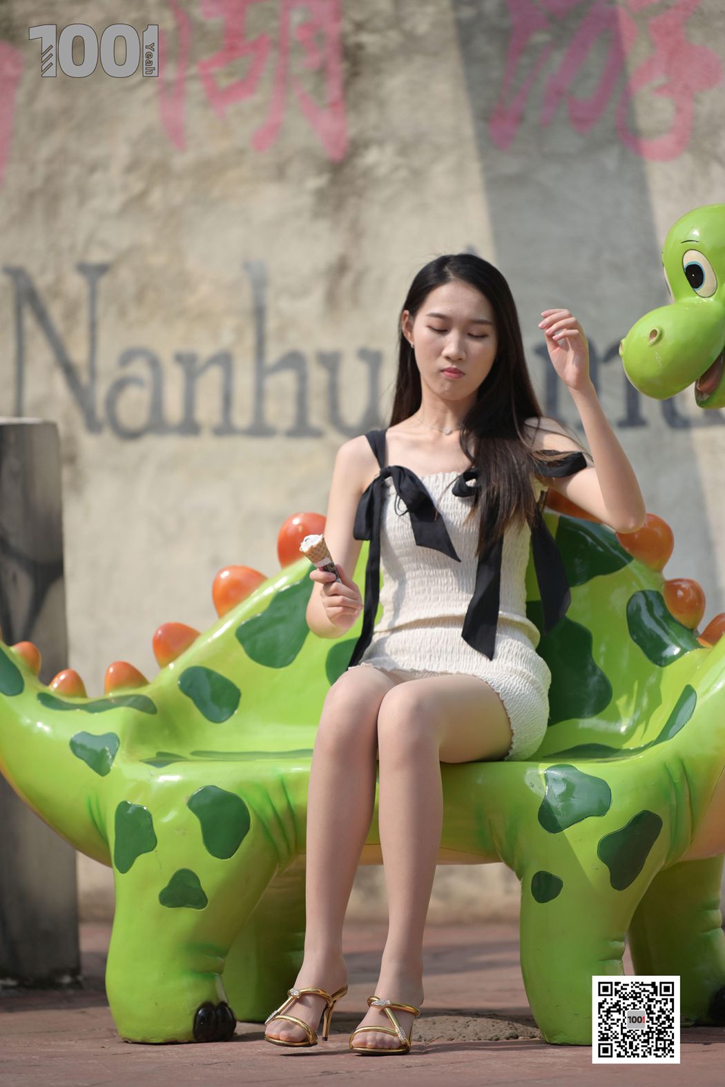 图片[22]-[IESS异思趣向] 一千零一夜 NO.102 腿腿《妈妈，那个姐姐有冰淇淋3》在线浏览 – 速更版-美库