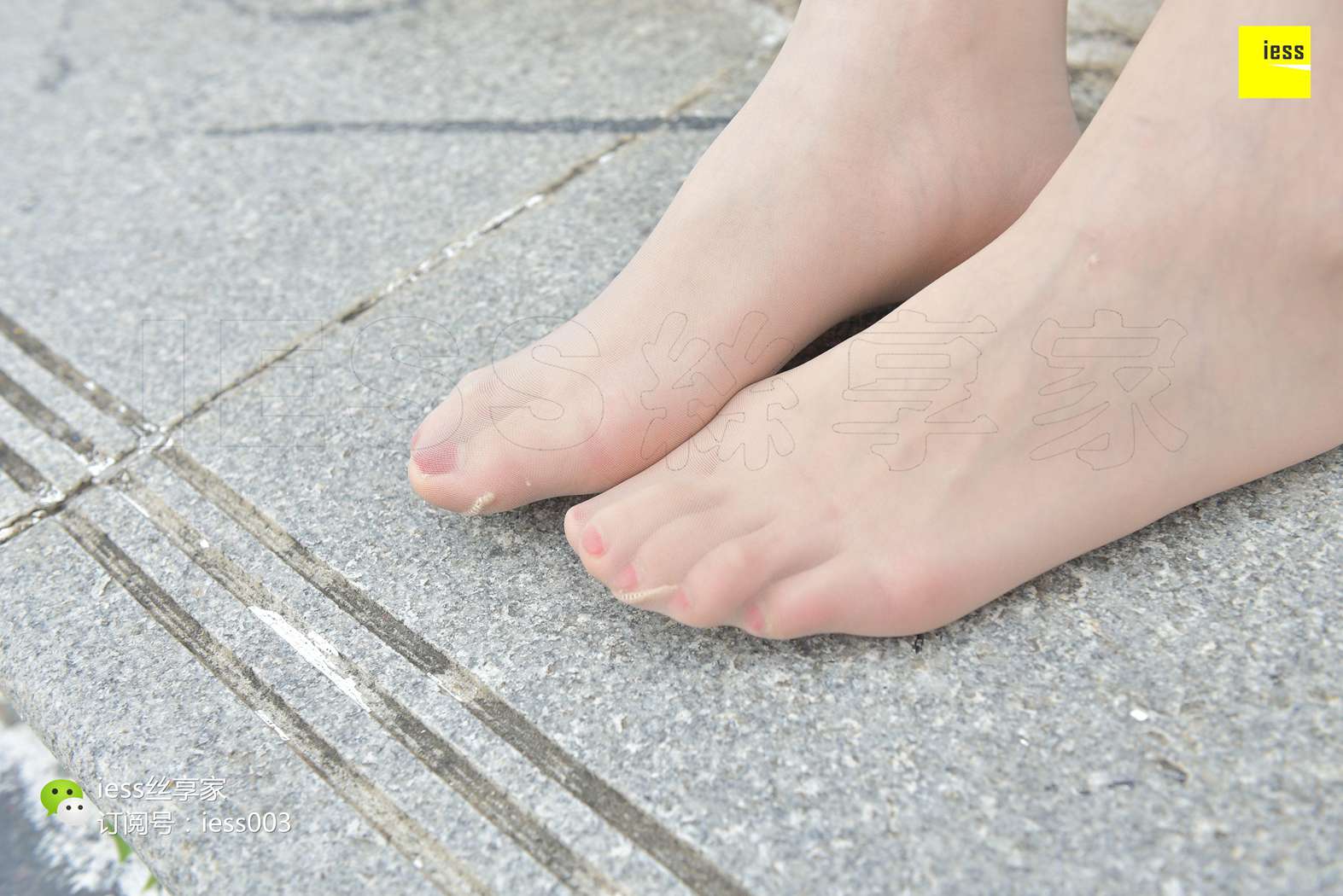 图片[3]-[IESS异思趣向] 2017.08.14 丝享家042：《蕾丝红裙逆天大长腿》七七 在线浏览 – 速更版-美库