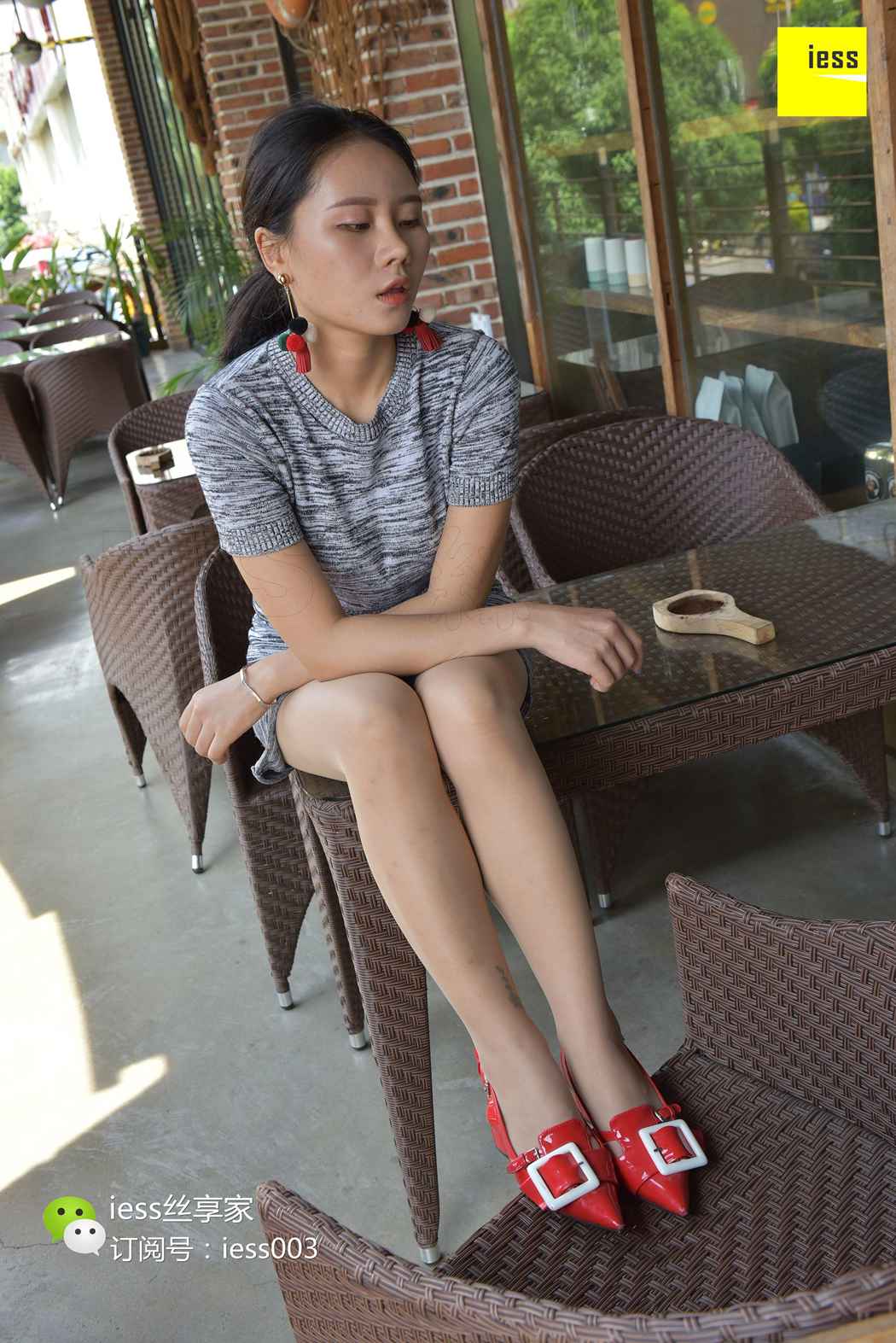 图片[84]-[IESS异思趣向] 2017.10.12 丝享家080：《从桌上到桌底视角》表妹 在线浏览 – 速更版-美库