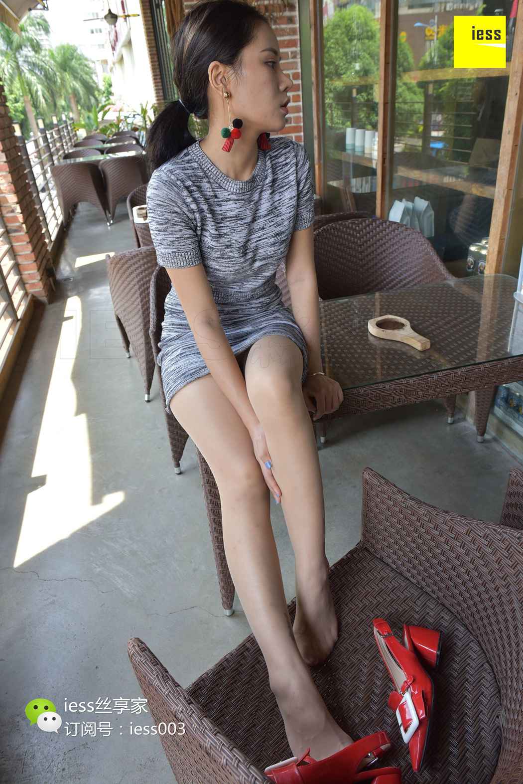 图片[82]-[IESS异思趣向] 2017.10.12 丝享家080：《从桌上到桌底视角》表妹 在线浏览 – 速更版-美库