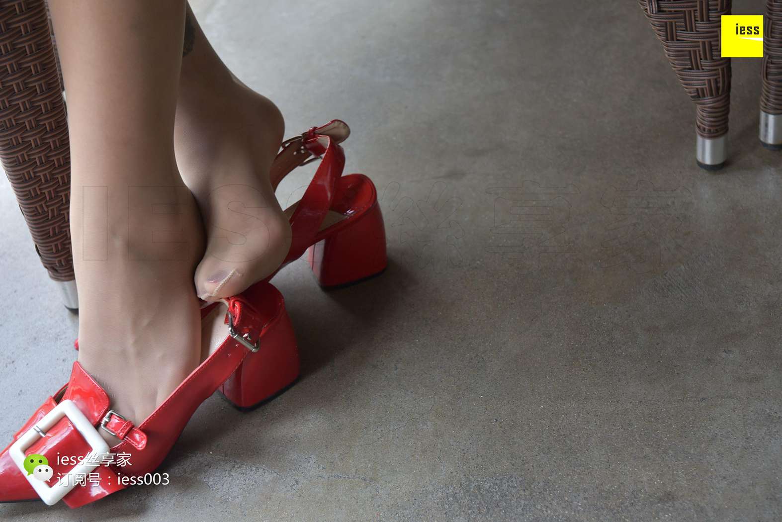 图片[6]-[IESS异思趣向] 2017.10.12 丝享家080：《从桌上到桌底视角》表妹 在线浏览 – 速更版-美库