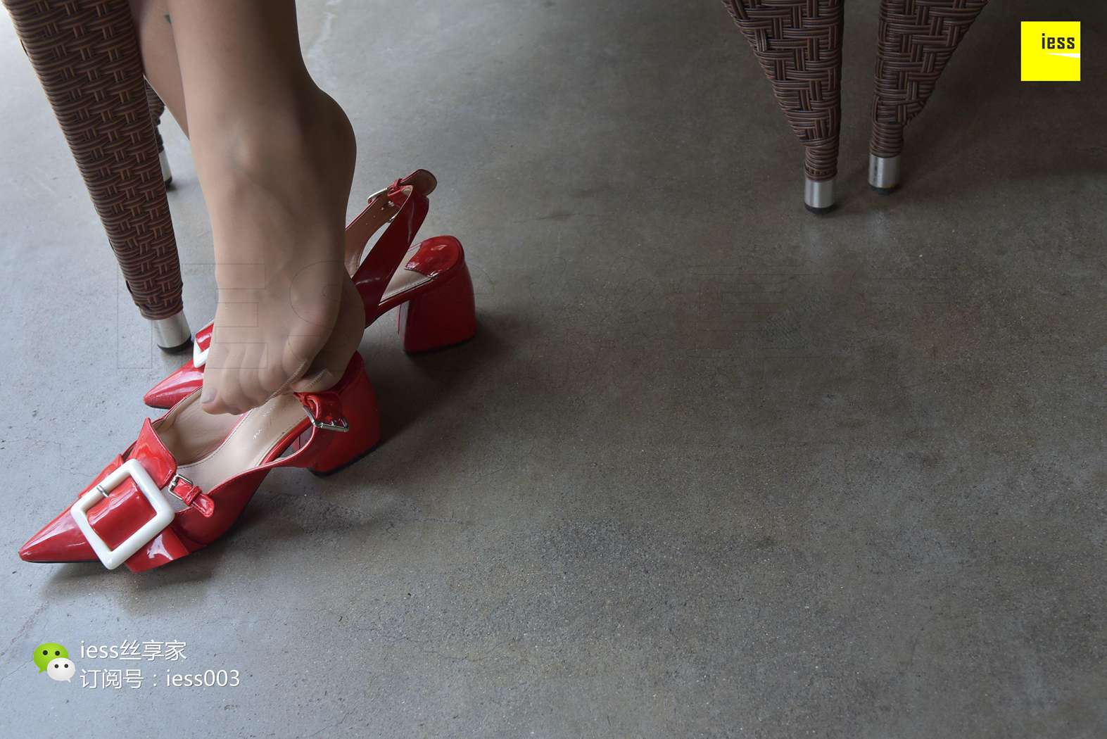 图片[13]-[IESS异思趣向] 2017.10.12 丝享家080：《从桌上到桌底视角》表妹 在线浏览 – 速更版-美库