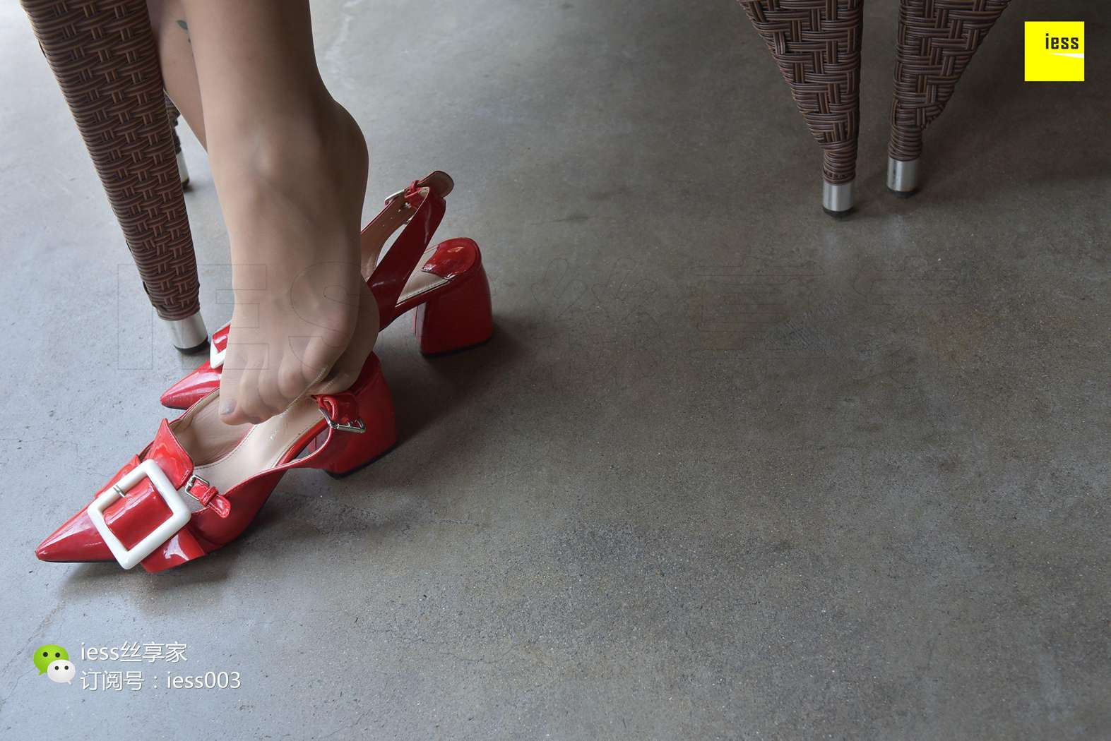 图片[30]-[IESS异思趣向] 2017.10.12 丝享家080：《从桌上到桌底视角》表妹 在线浏览 – 速更版-美库