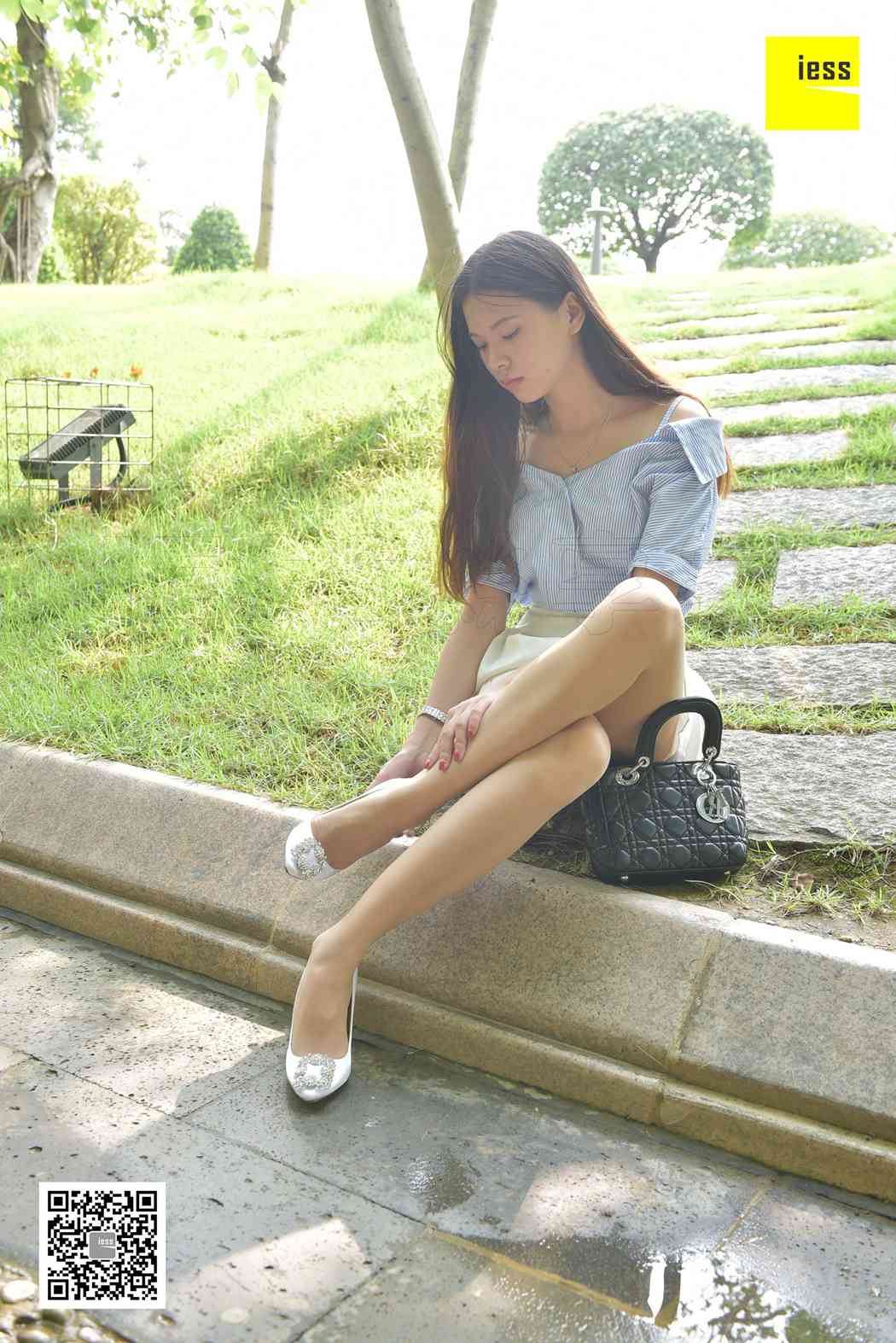 图片[51]-[IESS异思趣向] 2017.11.14 丝享家103：《草地上的肉丝短裙》七七 在线浏览 – 速更版-美库