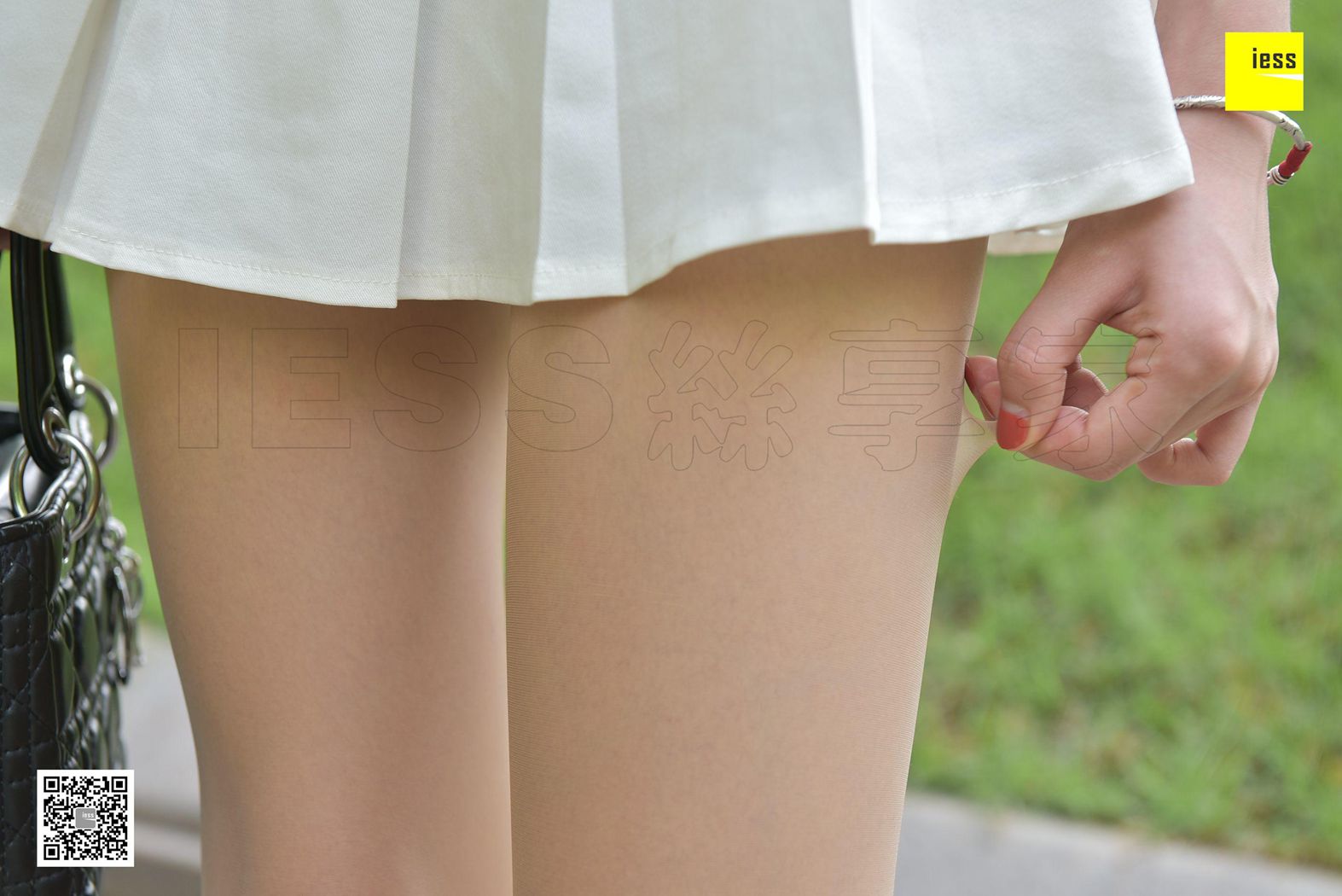 图片[80]-[IESS异思趣向] 2017.11.14 丝享家103：《草地上的肉丝短裙》七七 在线浏览 – 速更版-美库