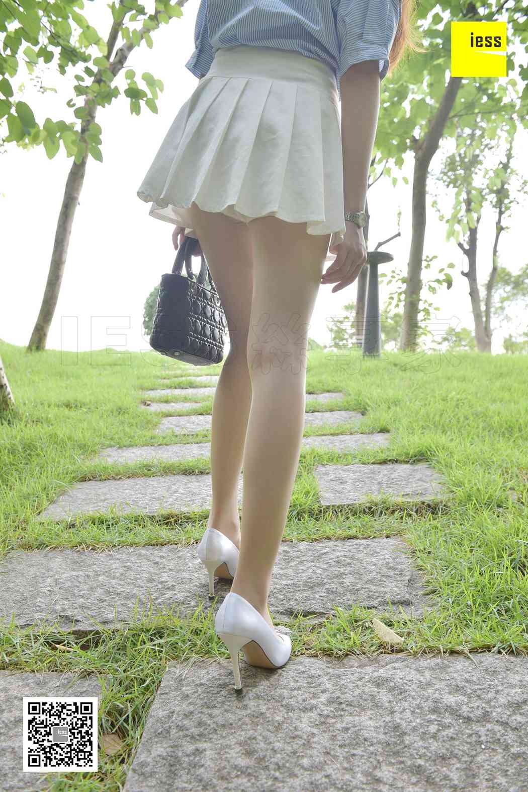 图片[25]-[IESS异思趣向] 2017.11.14 丝享家103：《草地上的肉丝短裙》七七 在线浏览 – 速更版-美库