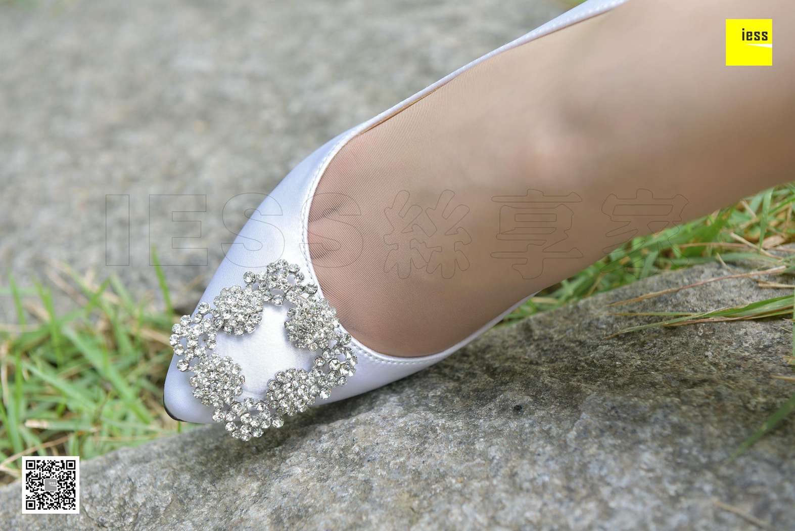 图片[57]-[IESS异思趣向] 2017.11.14 丝享家103：《草地上的肉丝短裙》七七 在线浏览 – 速更版-美库