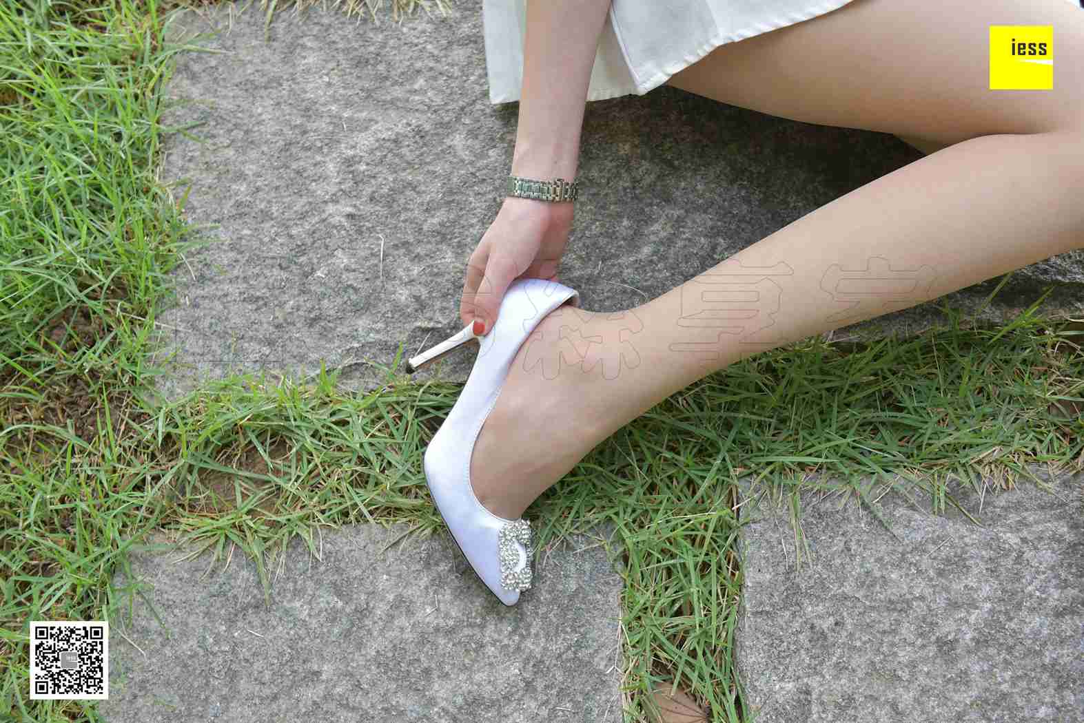 图片[92]-[IESS异思趣向] 2017.11.14 丝享家103：《草地上的肉丝短裙》七七 在线浏览 – 速更版-美库