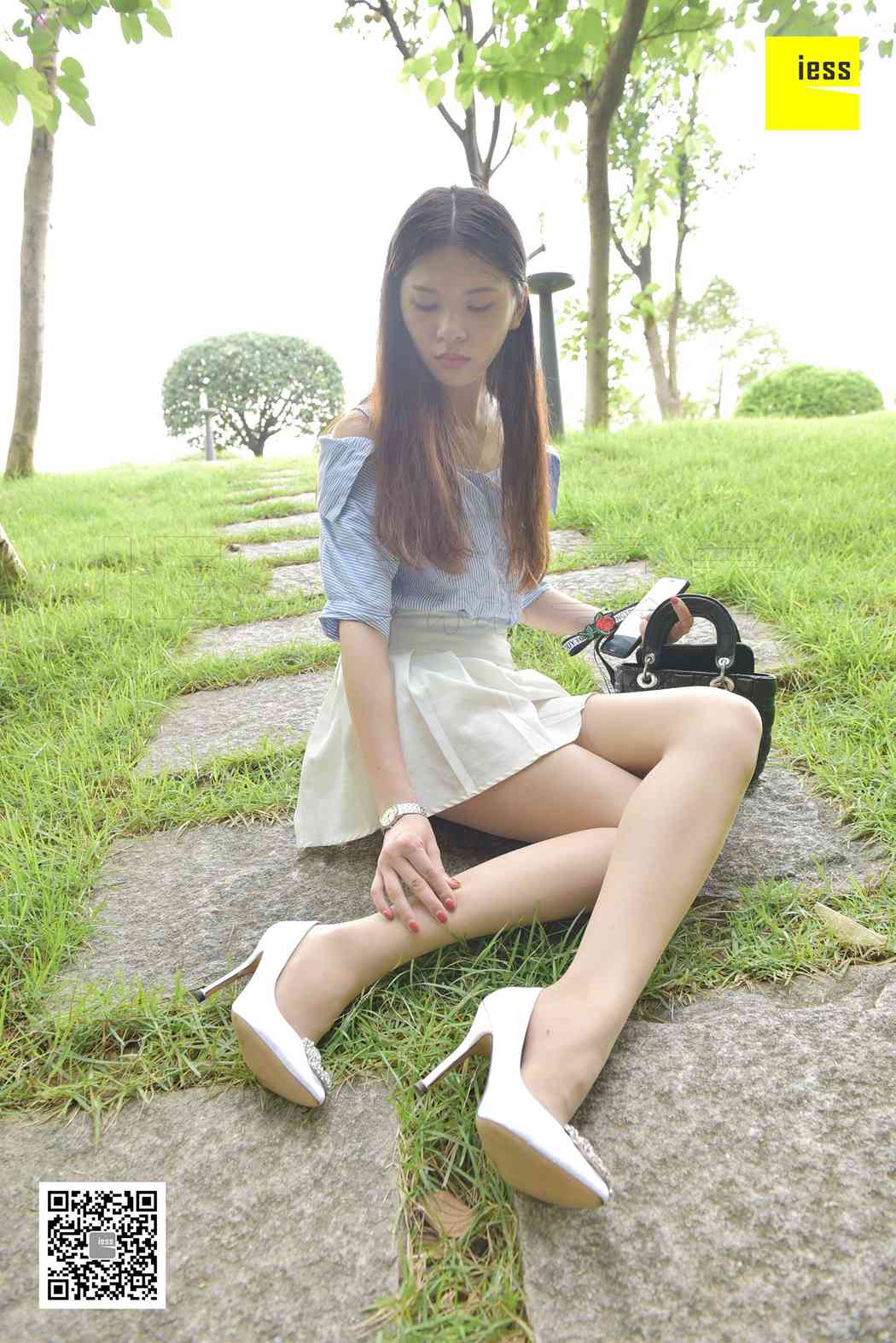 图片[77]-[IESS异思趣向] 2017.11.14 丝享家103：《草地上的肉丝短裙》七七 在线浏览 – 速更版-美库