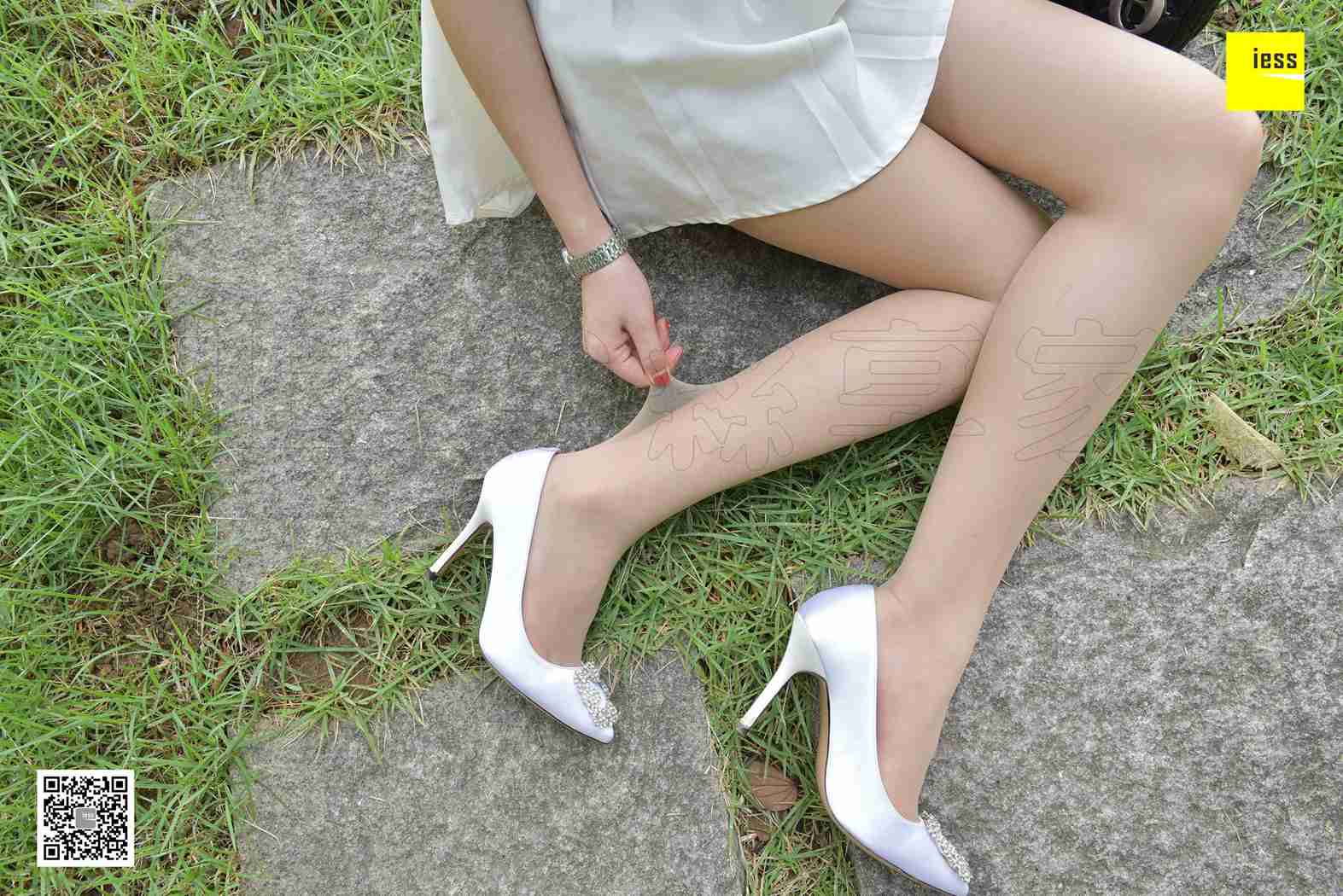 图片[100]-[IESS异思趣向] 2017.11.14 丝享家103：《草地上的肉丝短裙》七七 在线浏览 – 速更版-美库