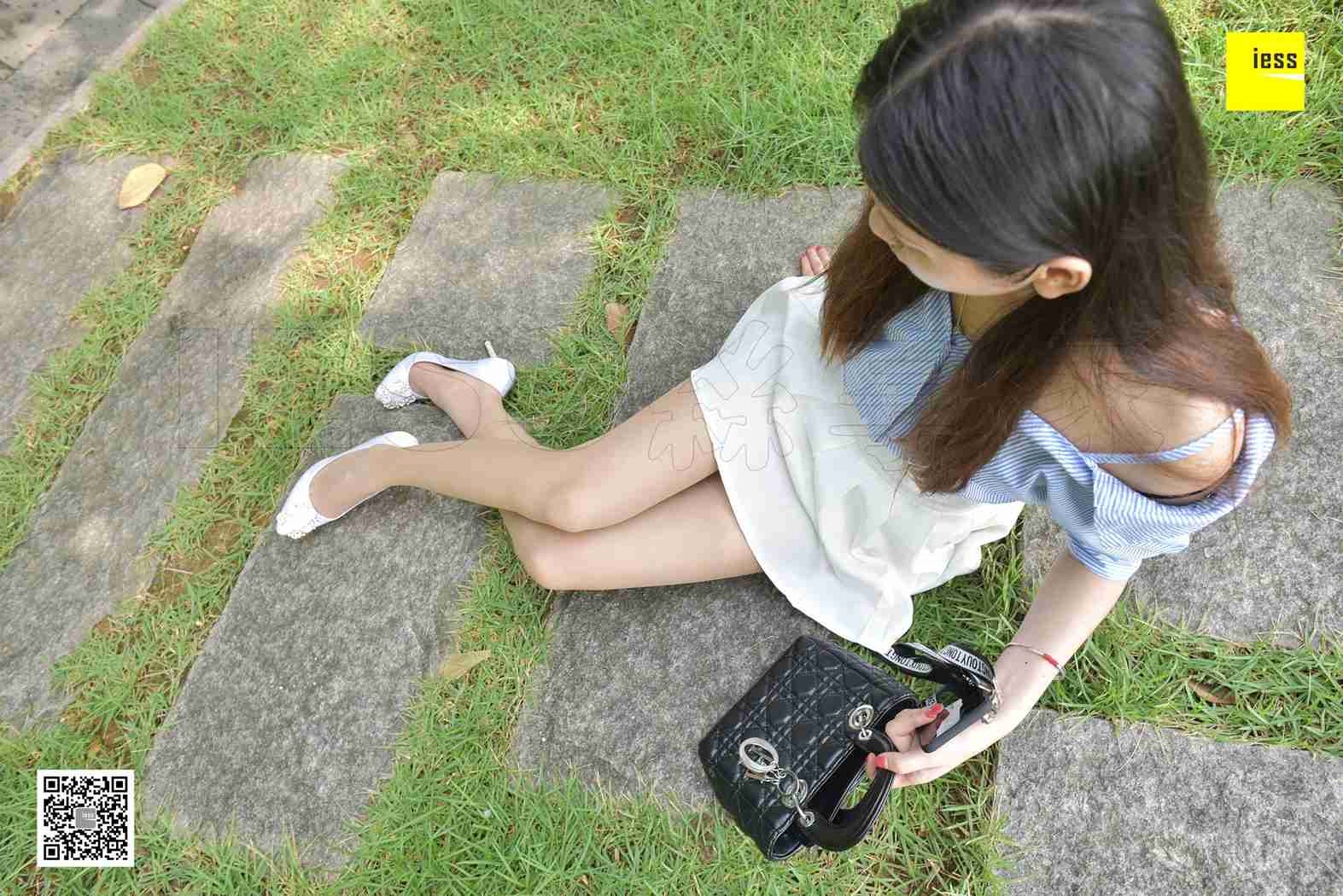 图片[17]-[IESS异思趣向] 2017.11.14 丝享家103：《草地上的肉丝短裙》七七 在线浏览 – 速更版-美库