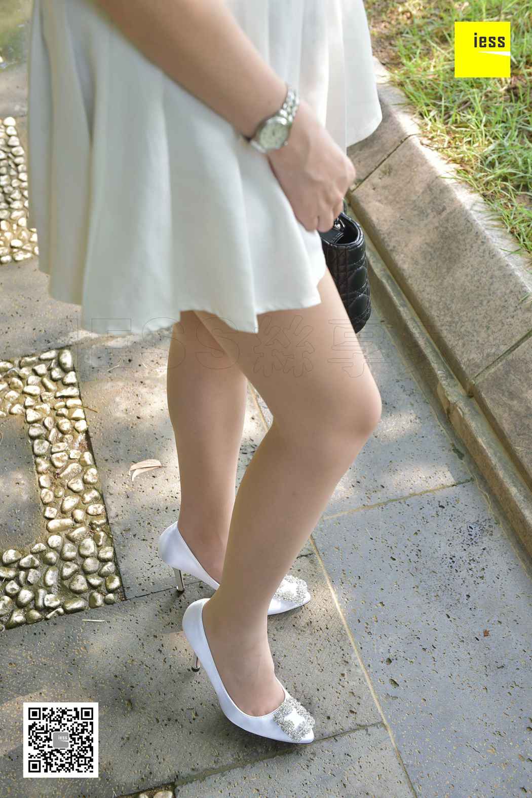 图片[97]-[IESS异思趣向] 2017.11.14 丝享家103：《草地上的肉丝短裙》七七 在线浏览 – 速更版-美库