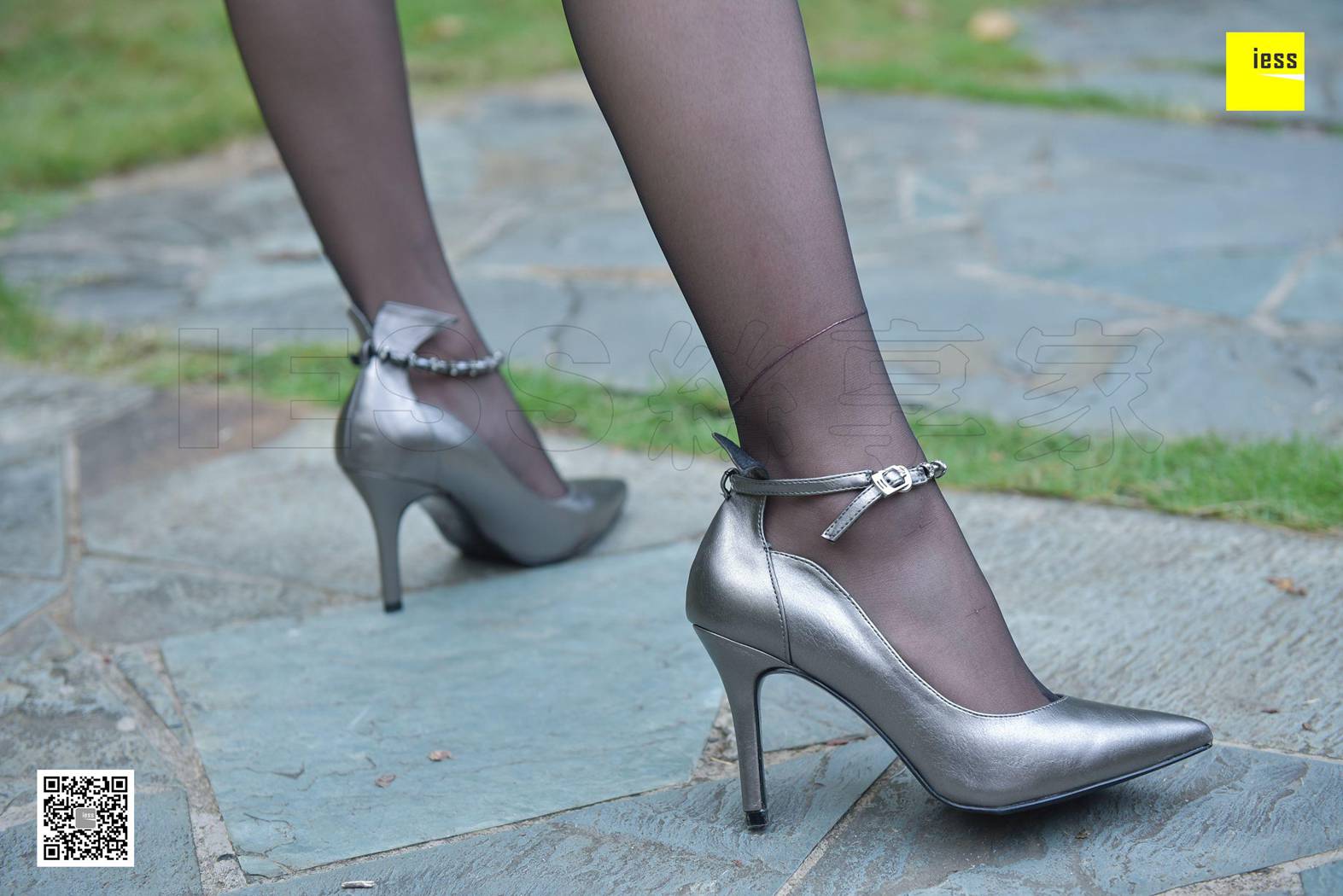 图片[87]-[IESS异思趣向] 2017.11.30 丝享家115：《花园乘凉的黑丝美女》秋秋 在线浏览 – 速更版-美库