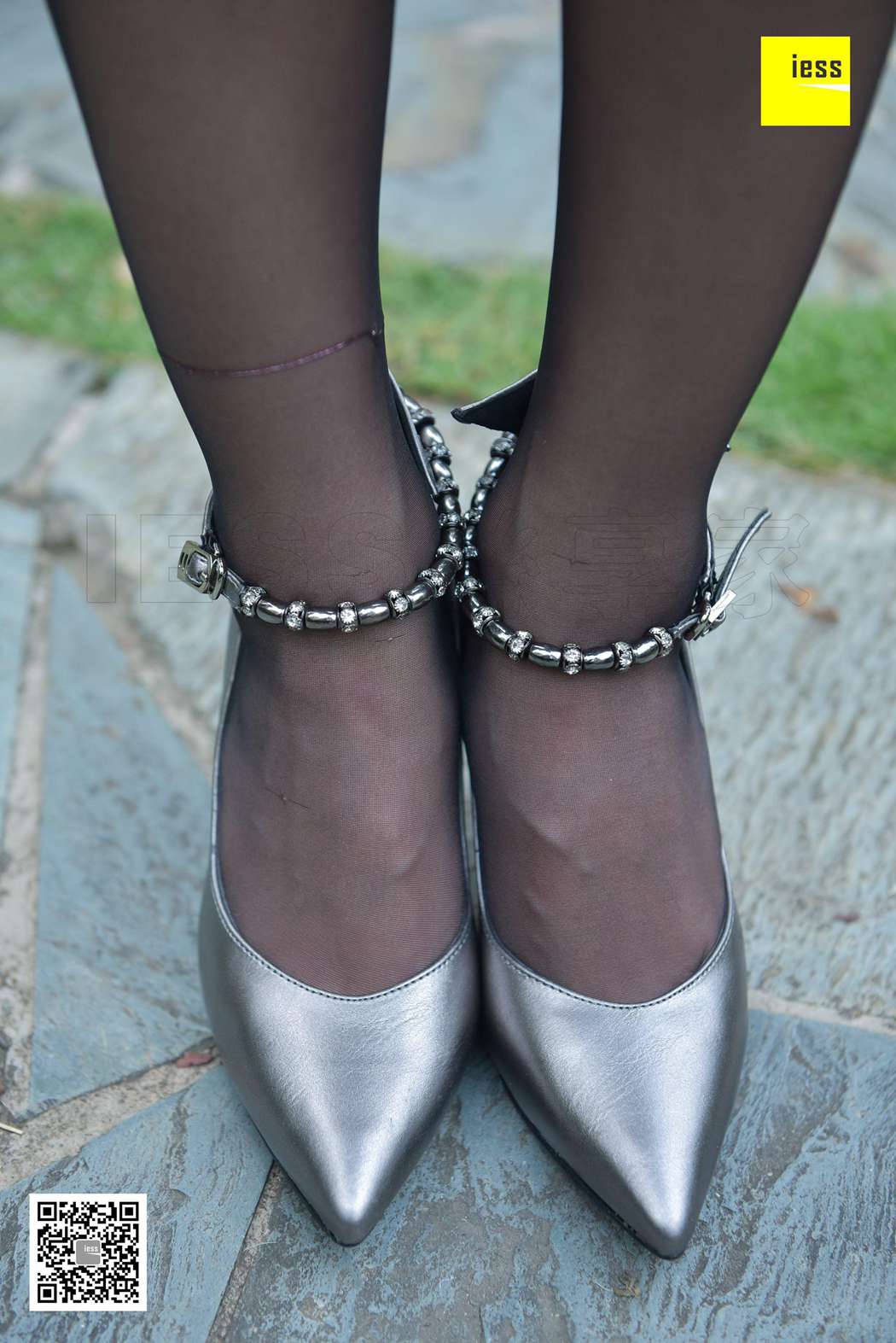 图片[33]-[IESS异思趣向] 2017.11.30 丝享家115：《花园乘凉的黑丝美女》秋秋 在线浏览 – 速更版-美库