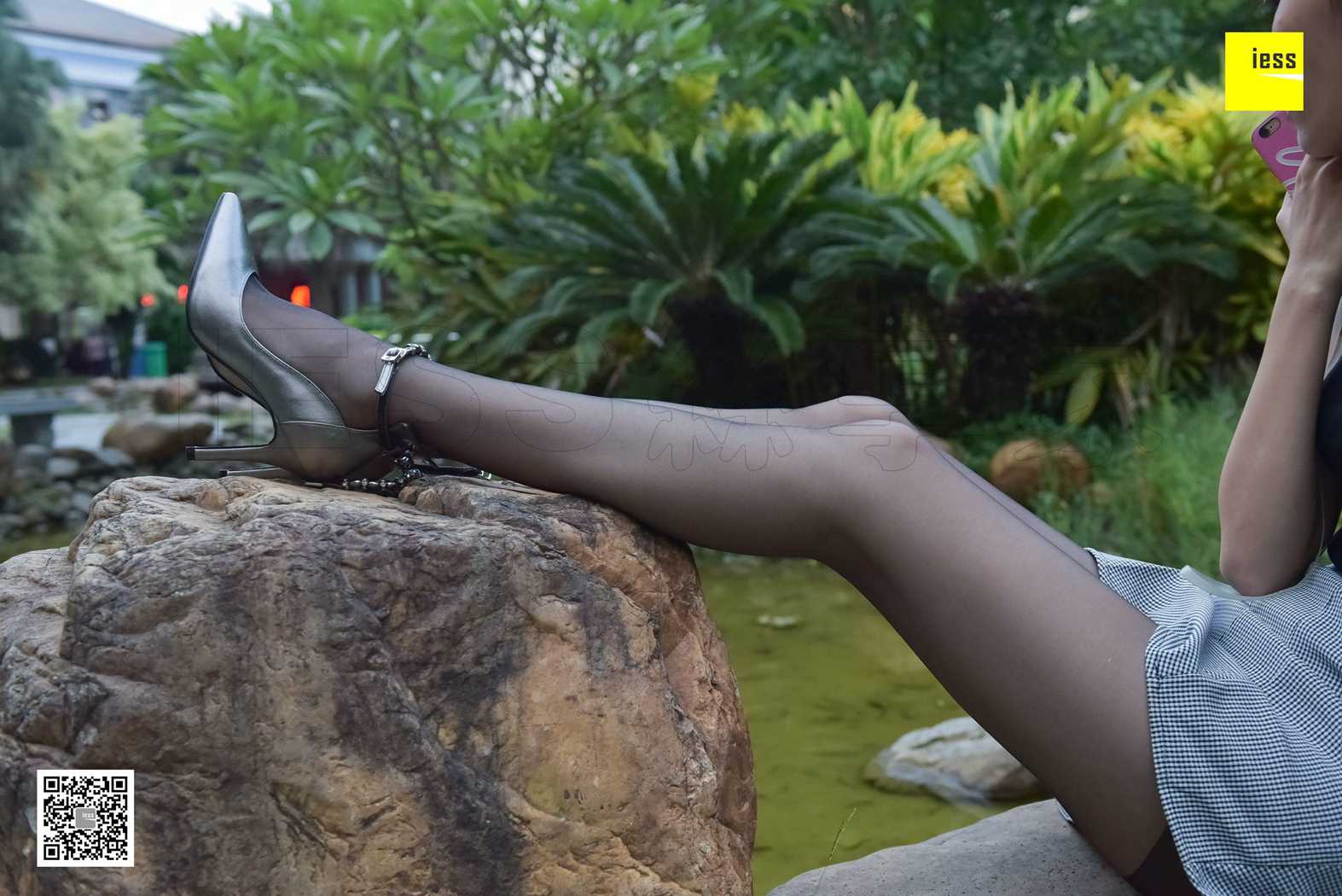 图片[52]-[IESS异思趣向] 2017.11.30 丝享家115：《花园乘凉的黑丝美女》秋秋 在线浏览 – 速更版-美库