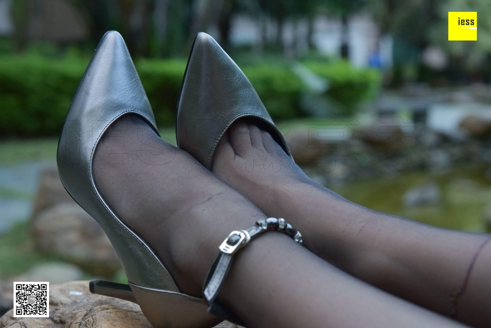 图片[94]-[IESS异思趣向] 2017.11.30 丝享家115：《花园乘凉的黑丝美女》秋秋 在线浏览 – 速更版-美库