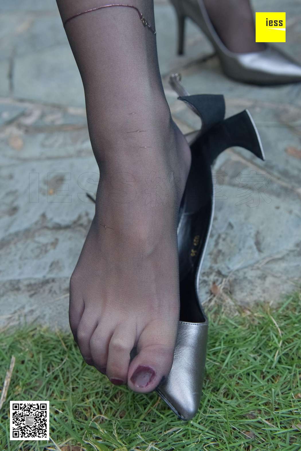 图片[22]-[IESS异思趣向] 2017.11.30 丝享家115：《花园乘凉的黑丝美女》秋秋 在线浏览 – 速更版-美库