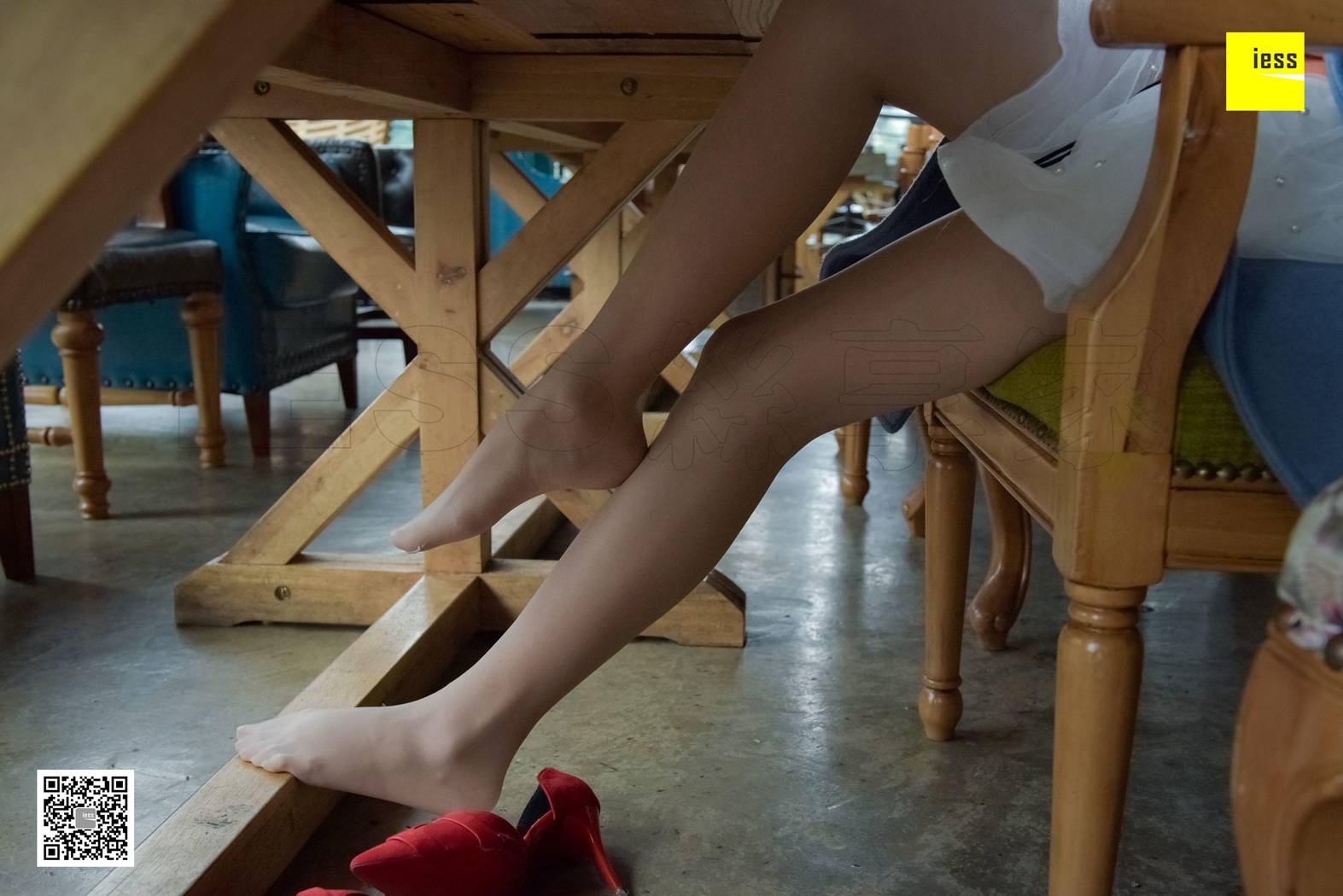 图片[3]-[IESS异思趣向] 2017.12.18 丝享家127：《蕾丝裙肉丝红鞋》婉萍 在线浏览 – 速更版-美库