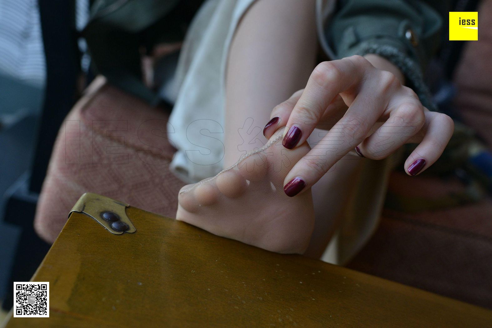 图片[80]-[IESS异思趣向] 2017.12.13 丝享家124：《无敌紫色透视高跟鞋》无名氏 在线浏览 – 速更版-美库