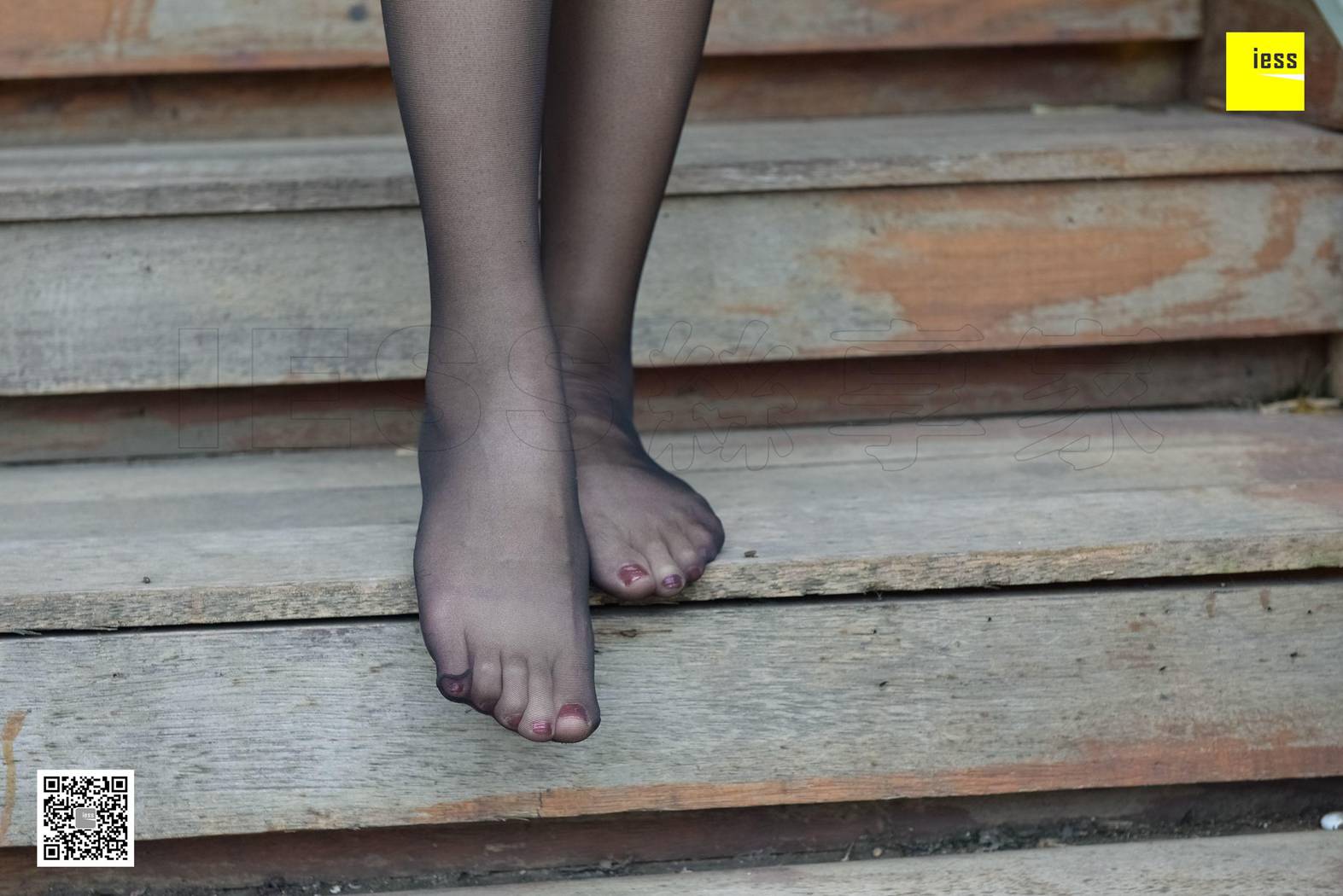 图片[26]-[IESS异思趣向] 2017.12.19 丝享家128：《露脐小短裙黑丝》晶晶 在线浏览 – 速更版-美库