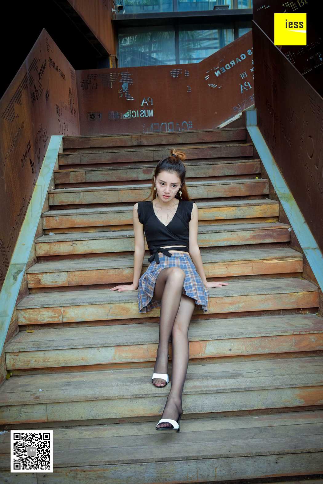 图片[61]-[IESS异思趣向] 2017.12.19 丝享家128：《露脐小短裙黑丝》晶晶 在线浏览 – 速更版-美库