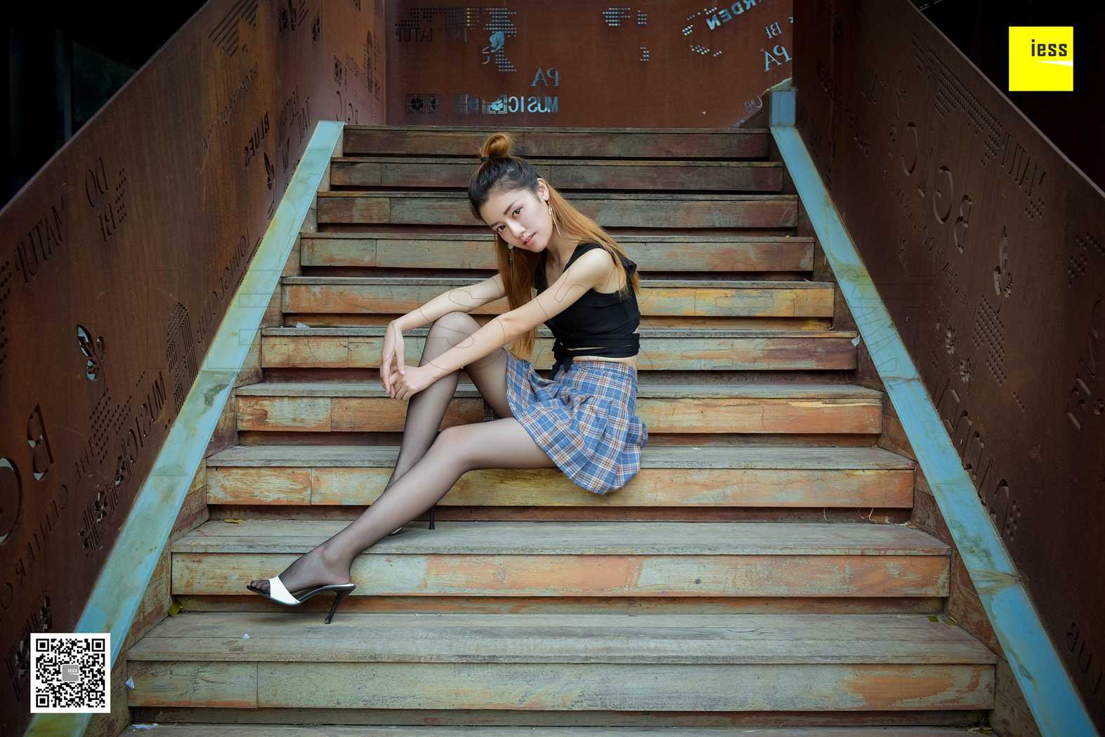 图片[9]-[IESS异思趣向] 2017.12.19 丝享家128：《露脐小短裙黑丝》晶晶 在线浏览 – 速更版-美库