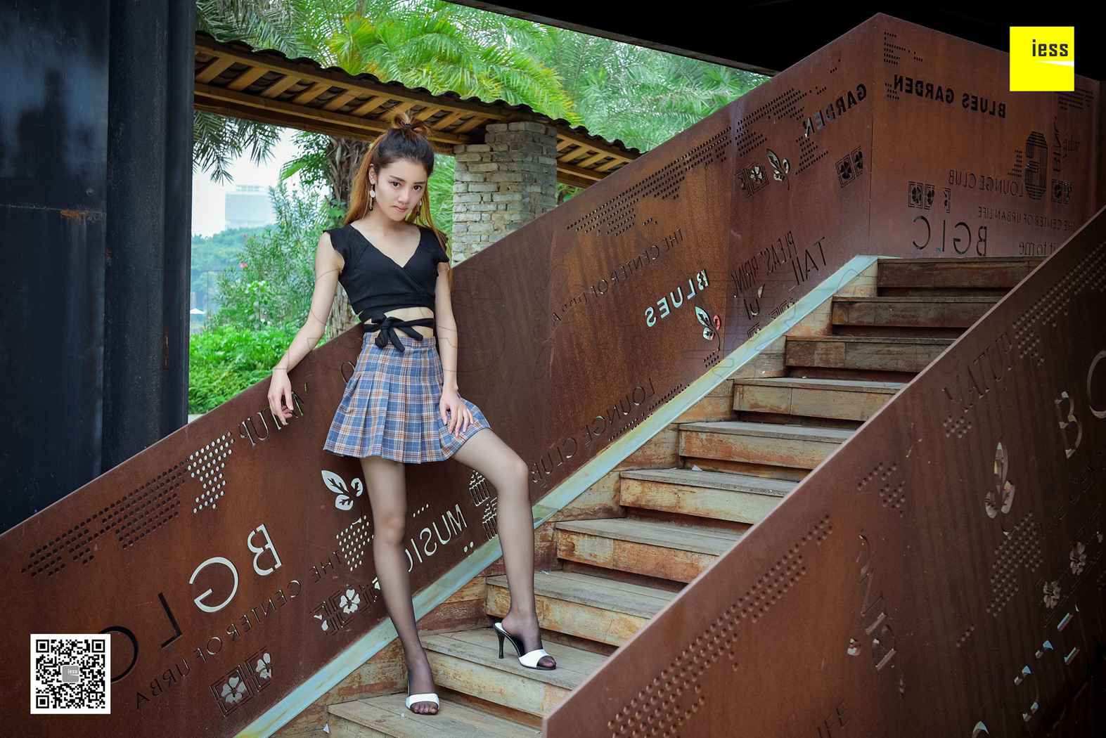 图片[51]-[IESS异思趣向] 2017.12.19 丝享家128：《露脐小短裙黑丝》晶晶 在线浏览 – 速更版-美库