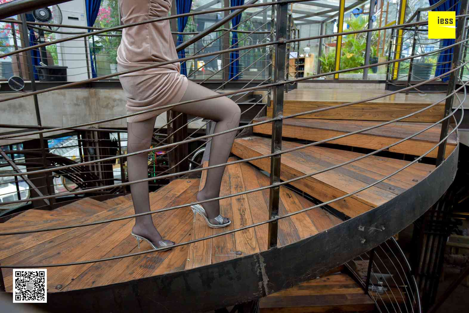 图片[46]-[IESS异思趣向] 2017.12.25 丝享家133：《楼道里的黑丝美女》紫紫 在线浏览 – 速更版-美库