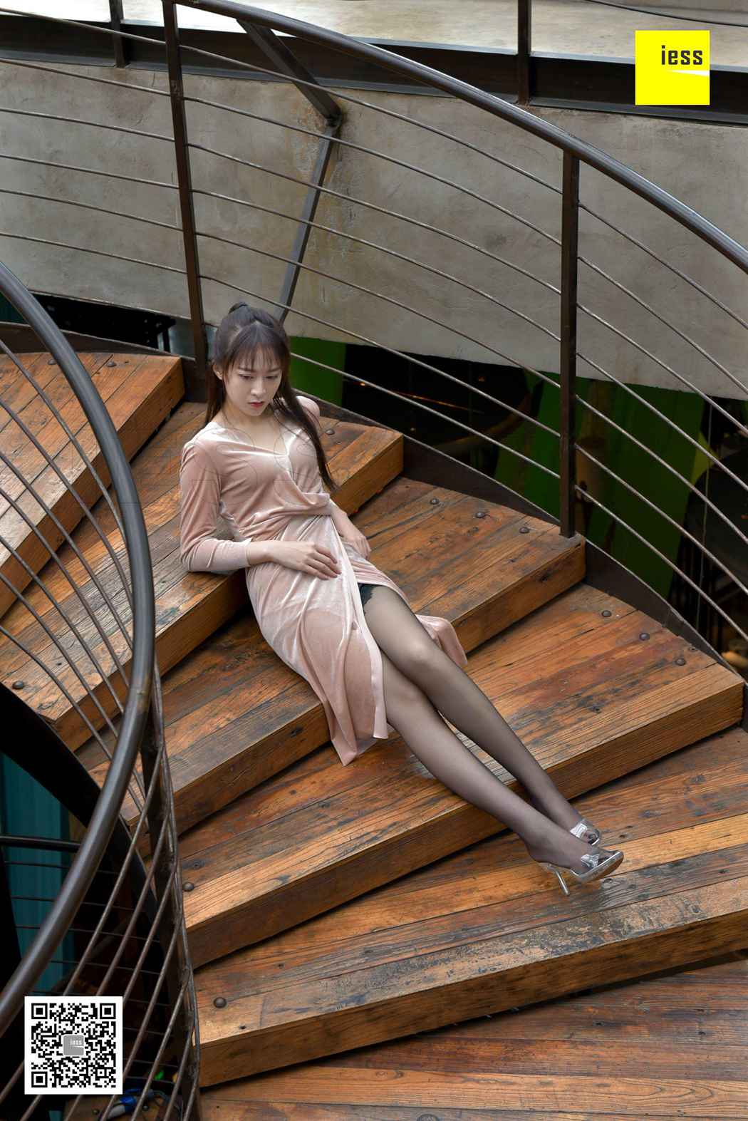 图片[52]-[IESS异思趣向] 2017.12.25 丝享家133：《楼道里的黑丝美女》紫紫 在线浏览 – 速更版-美库