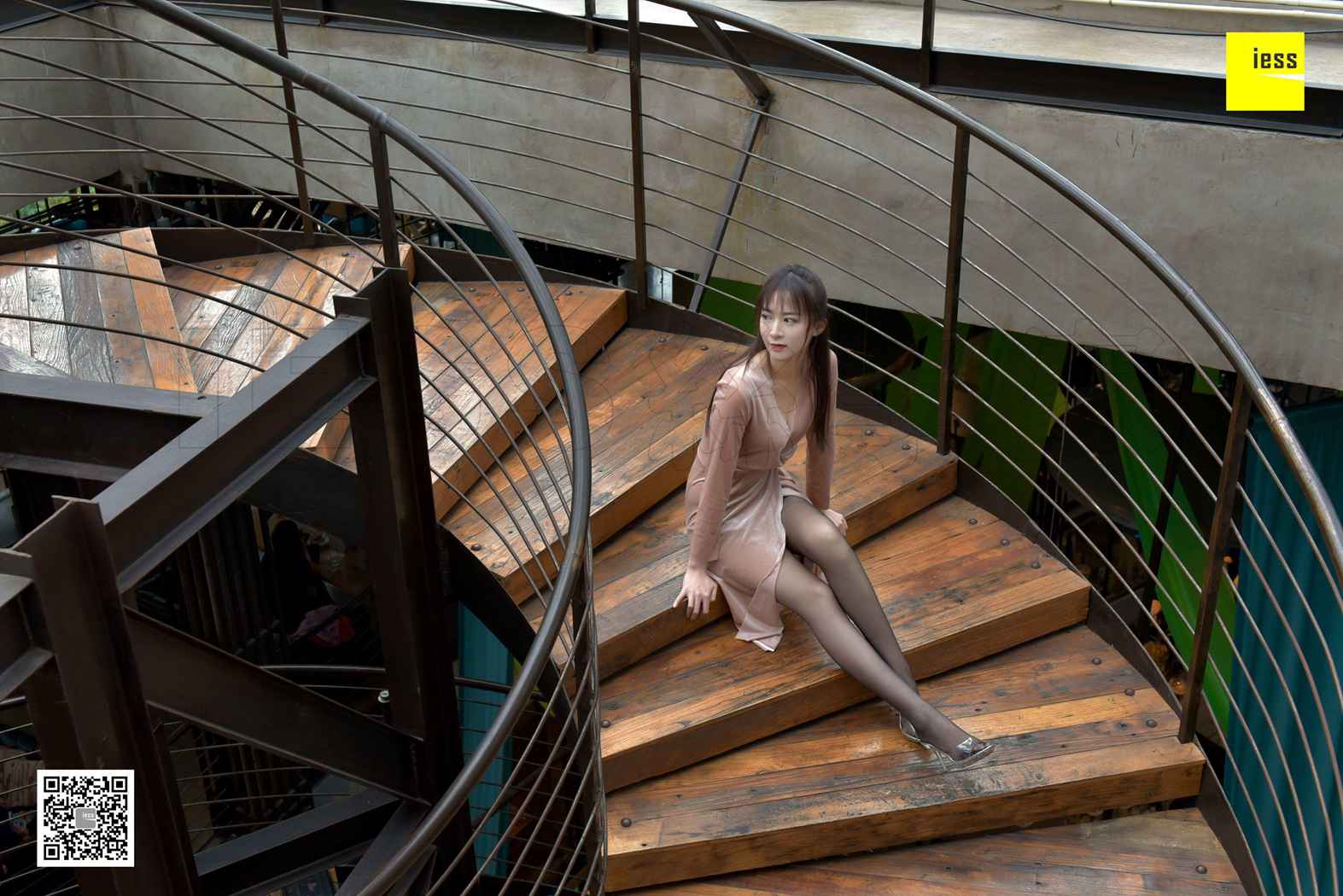 图片[56]-[IESS异思趣向] 2017.12.25 丝享家133：《楼道里的黑丝美女》紫紫 在线浏览 – 速更版-美库