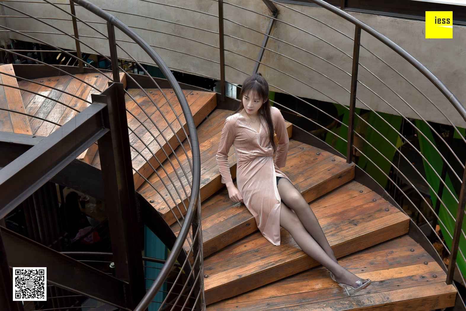 图片[42]-[IESS异思趣向] 2017.12.25 丝享家133：《楼道里的黑丝美女》紫紫 在线浏览 – 速更版-美库