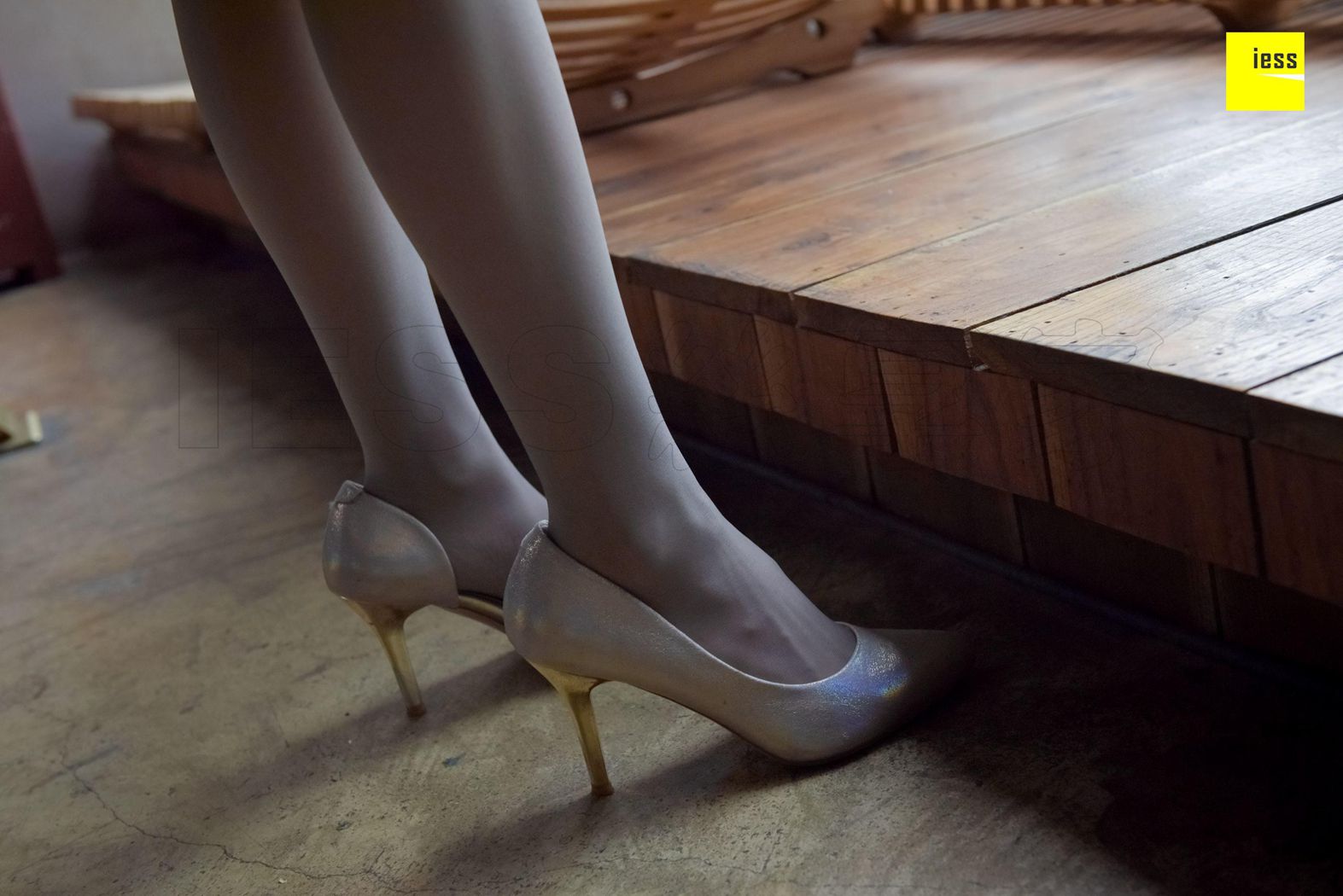 图片[57]-[IESS异思趣向] 2018.01.16 丝享家149：《超直铅笔腿灰丝》永英 在线浏览 – 速更版-美库