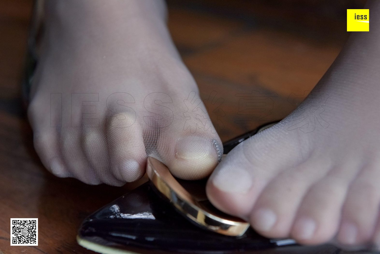 图片[4]-[IESS异思趣向] 2018.01.05 丝享家141：《清纯的灰丝小脚丫》婉萍 在线浏览 – 速更版-美库