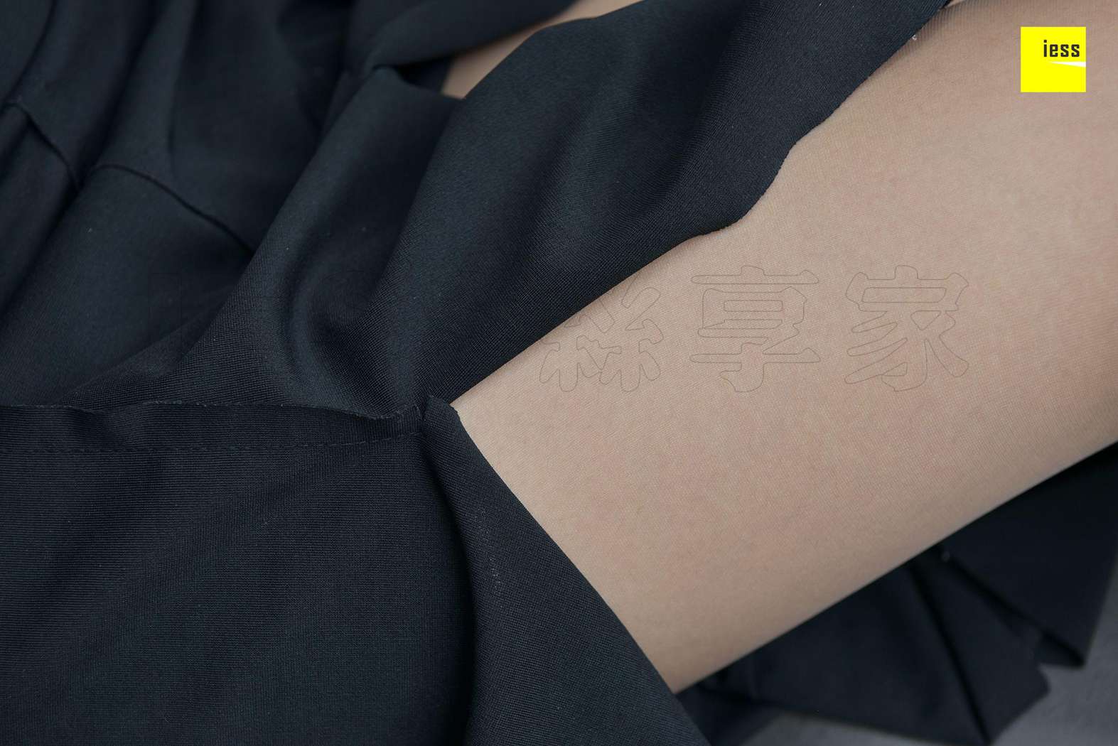 图片[57]-[IESS异思趣向] 2018.01.18 丝享家150：七七《正在看书的棕丝美女》 在线浏览 – 速更版-美库