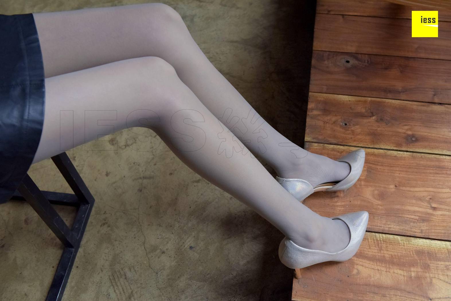 图片[56]-[IESS异思趣向] 2018.01.16 丝享家149：《超直铅笔腿灰丝》永英 在线浏览 – 速更版-美库