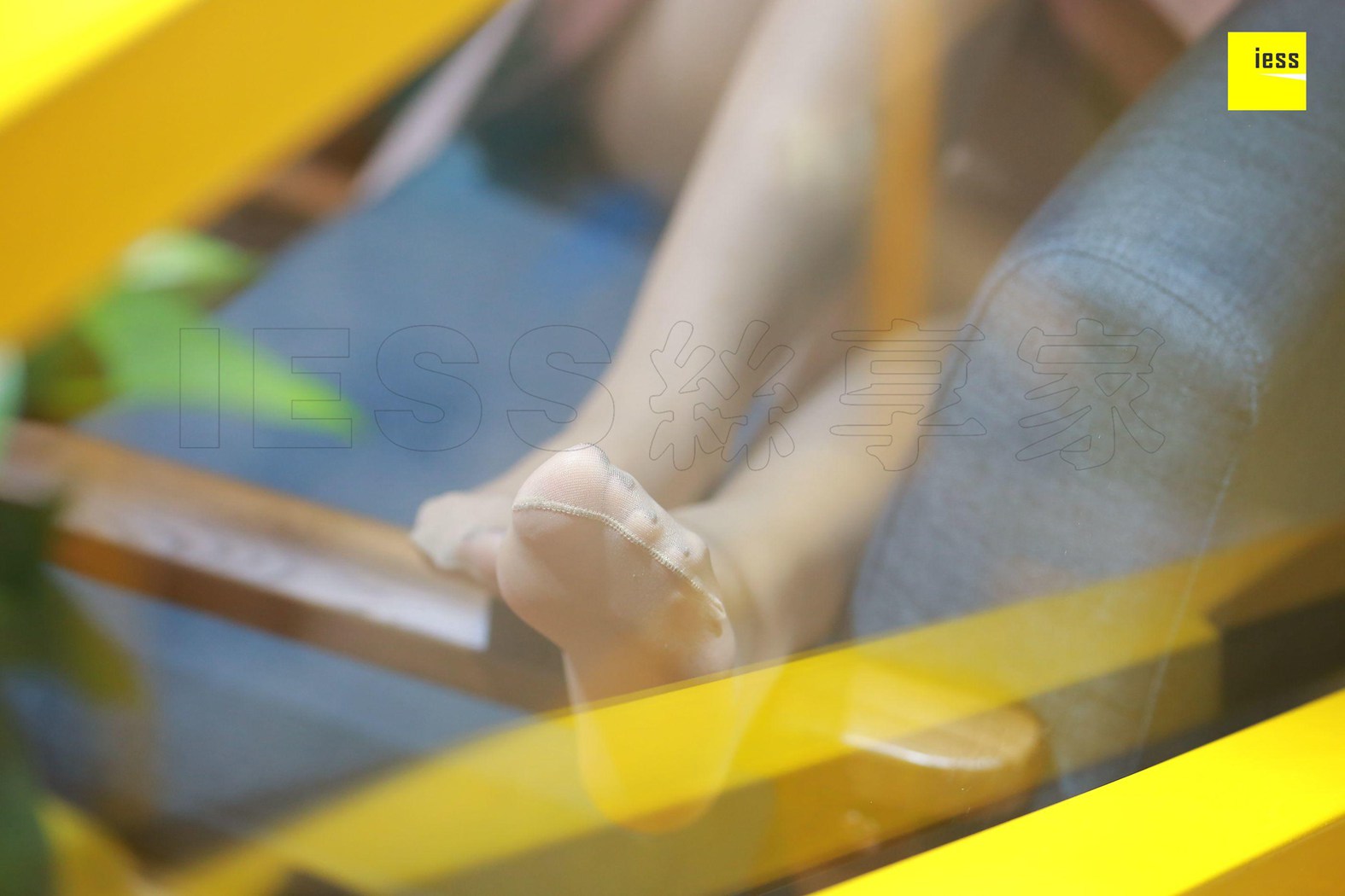 图片[63]-[IESS异思趣向] 2018.01.22 丝享家152：《大长腿的无暇美足》紫紫 在线浏览 – 速更版-美库