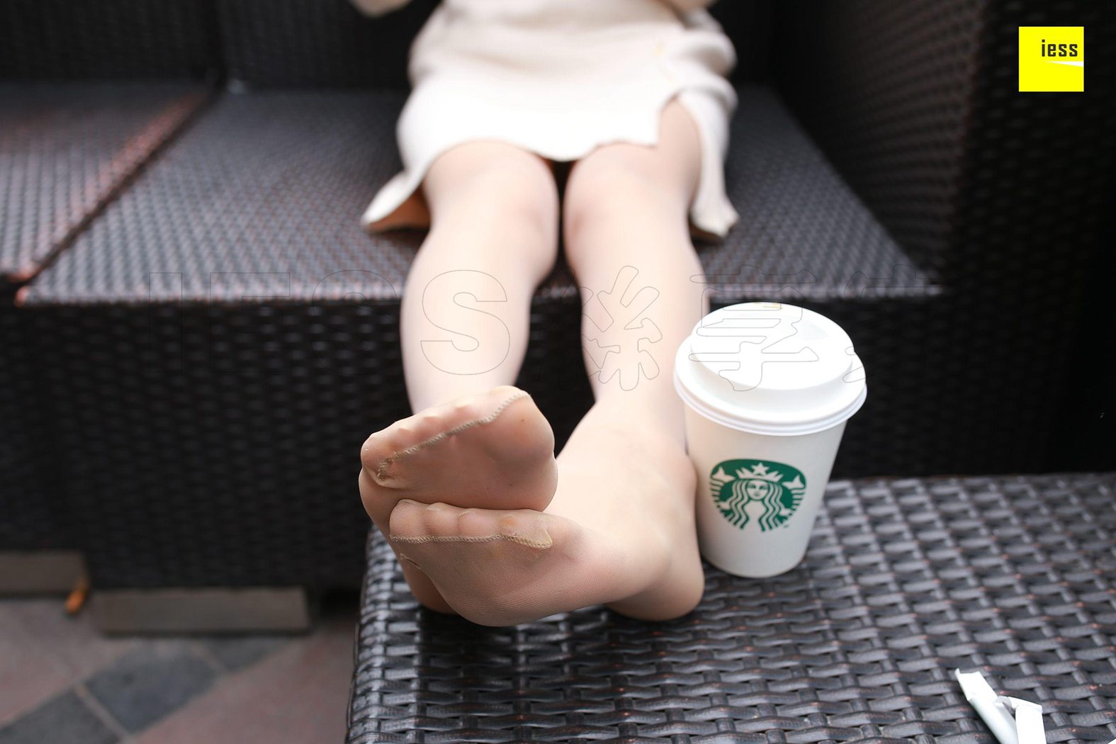 图片[92]-[IESS异思趣向] 2018.01.19 丝享家151：婉萍 《婉萍街拍肉丝》 在线浏览 – 速更版-美库