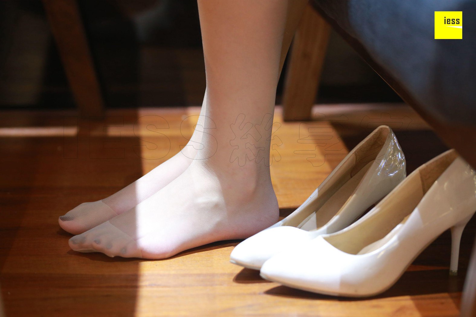 图片[71]-[IESS异思趣向] 2018.01.22 丝享家152：《大长腿的无暇美足》紫紫 在线浏览 – 速更版-美库