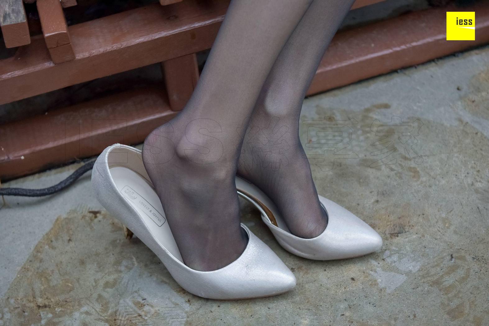 图片[32]-[IESS异思趣向] 2018.02.01 丝享家160：《雨后的黑丝》永英 在线浏览 – 速更版-美库