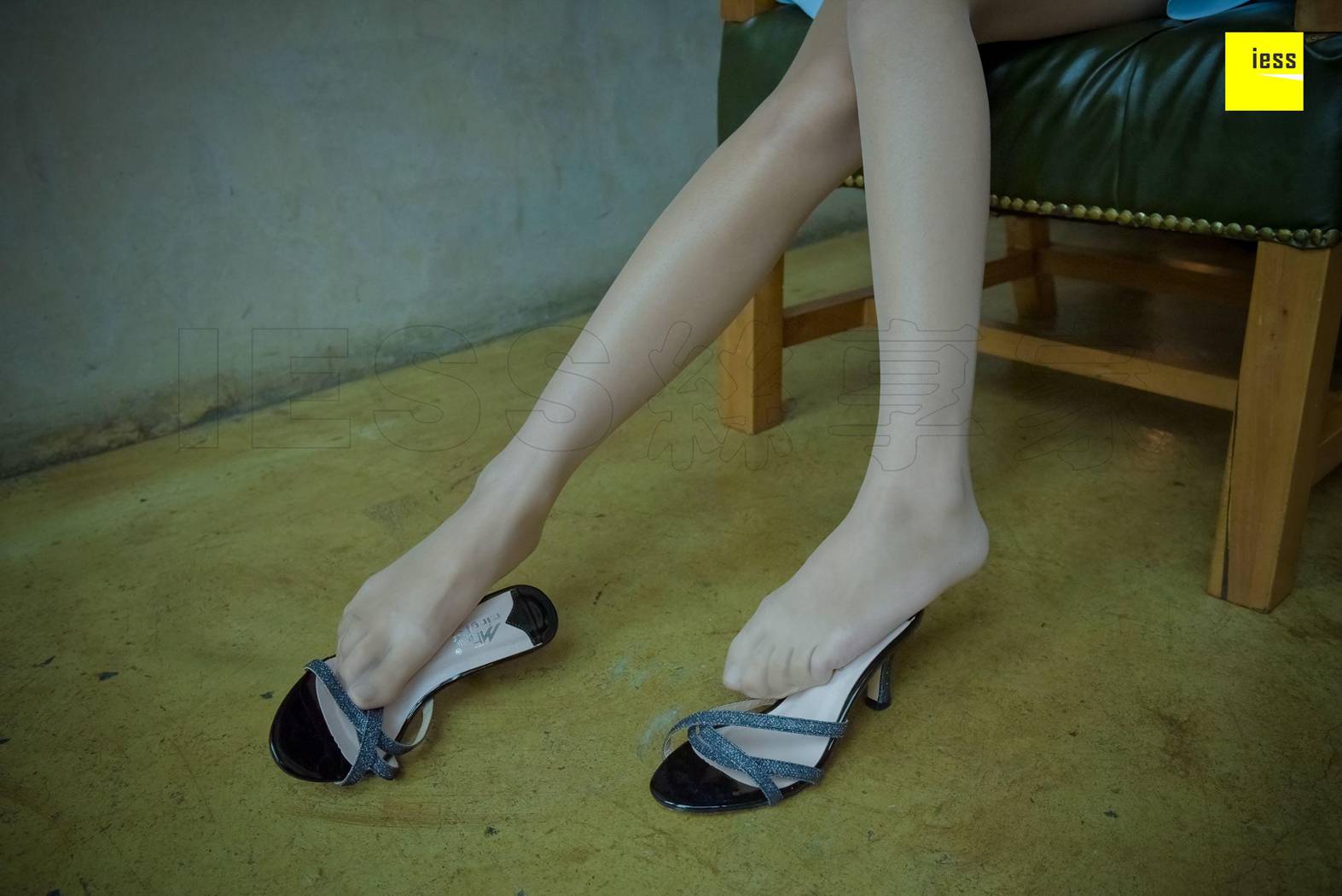 图片[5]-[IESS异思趣向] 2018.02.09 丝享家166：《风情万种肉丝凉拖》木木 在线浏览 – 速更版-美库