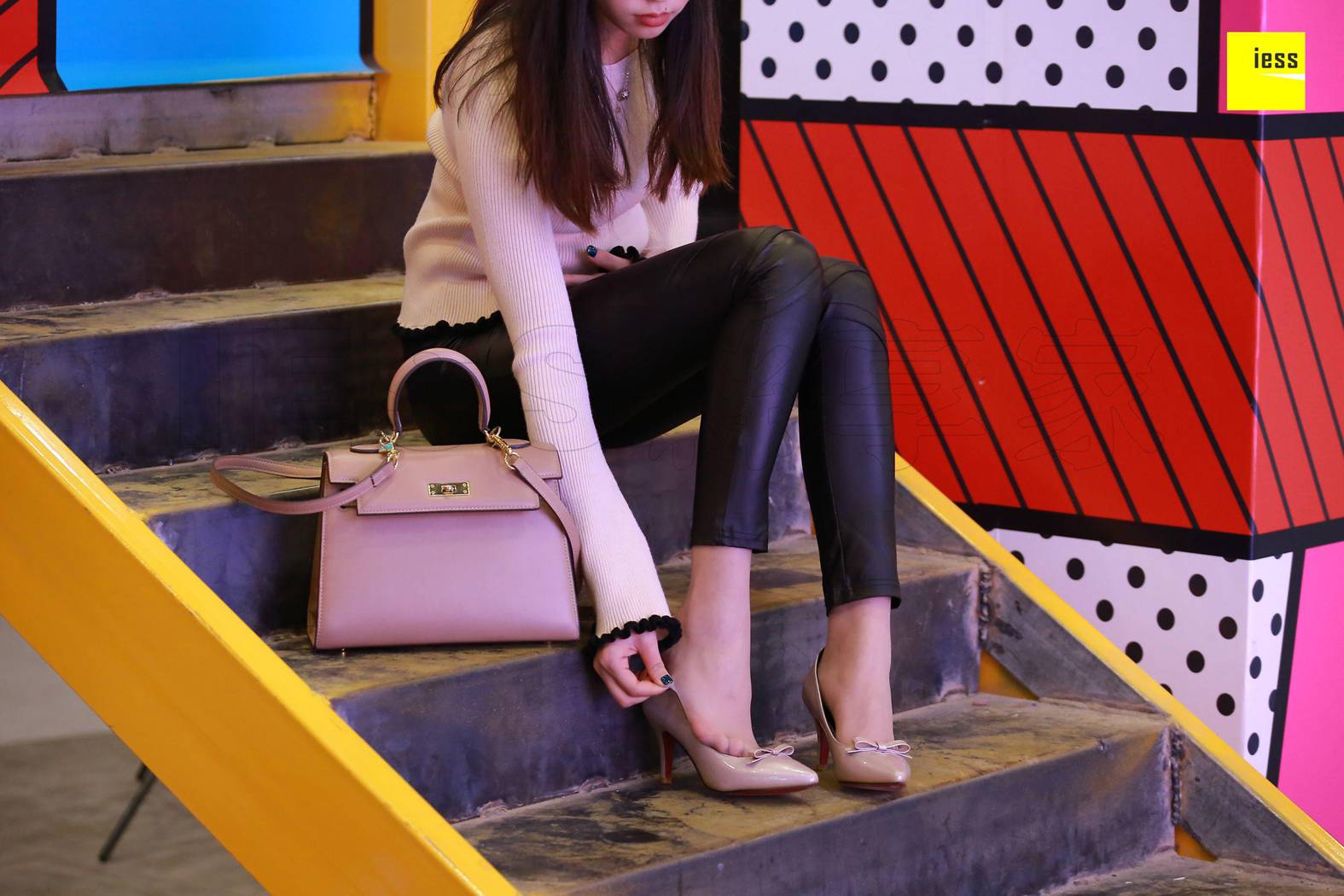 图片[29]-[IESS异思趣向] 2018.02.23 丝享家176：《七七演绎皮裤肉丝》七七 在线浏览 – 速更版-美库