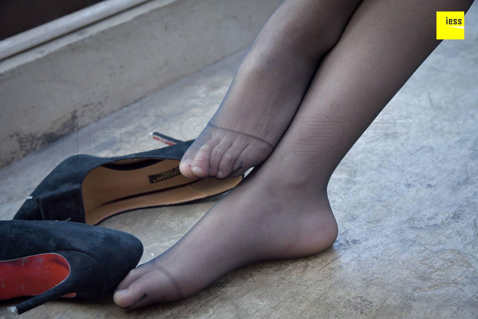 图片[19]-[IESS异思趣向] 2018.02.21 丝享家174：《连衣裙性感黑丝》来来 在线浏览 – 速更版-美库