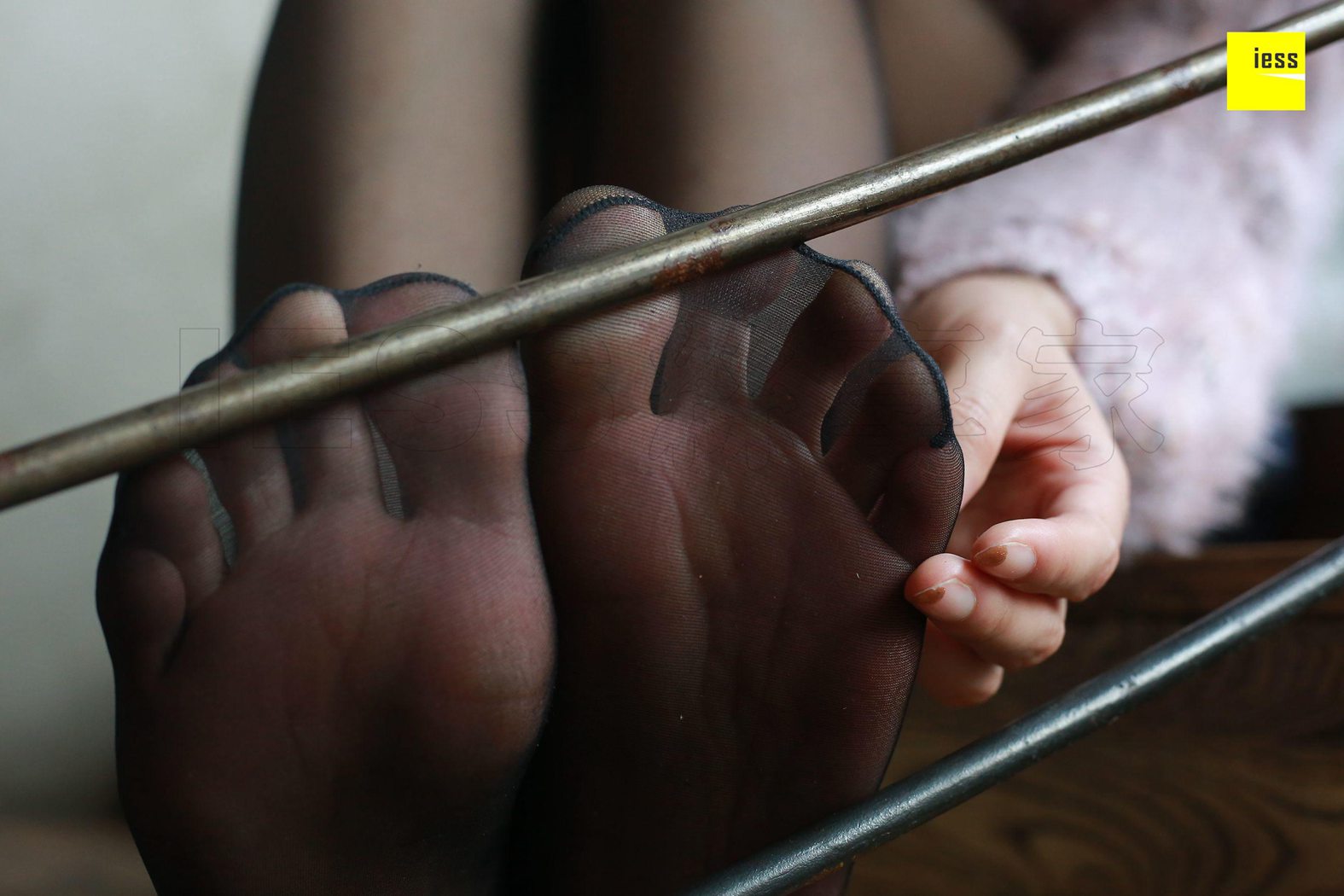 图片[17]-[IESS异思趣向] 2018.02.27 丝享家178：《黑丝与彩色编织高跟》Julia 在线浏览 – 速更版-美库