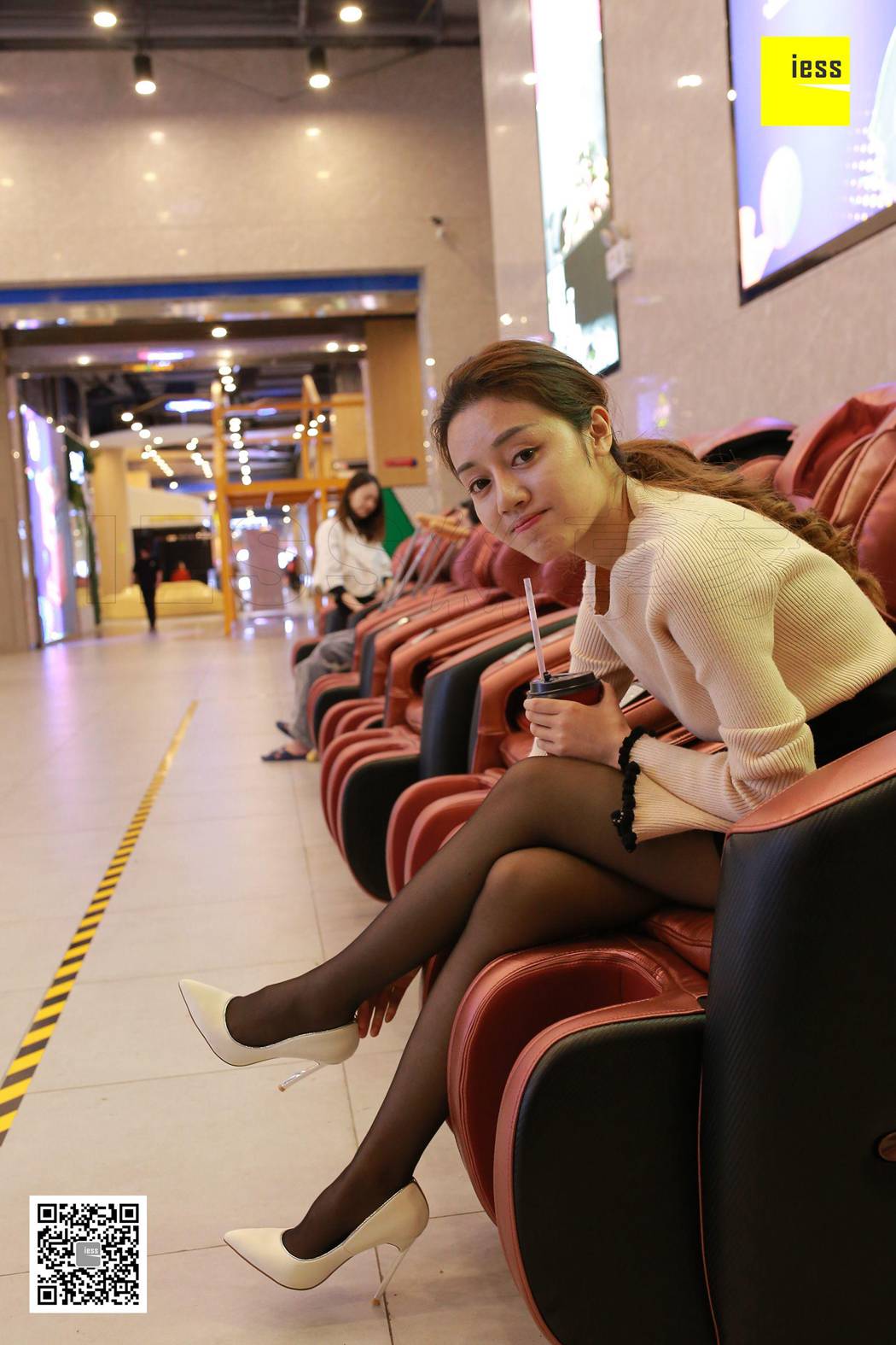 图片[52]-[IESS异思趣向] 2018.03.15 丝享家190：《按摩椅上的黑丝美女》晶晶 在线浏览 – 速更版-美库